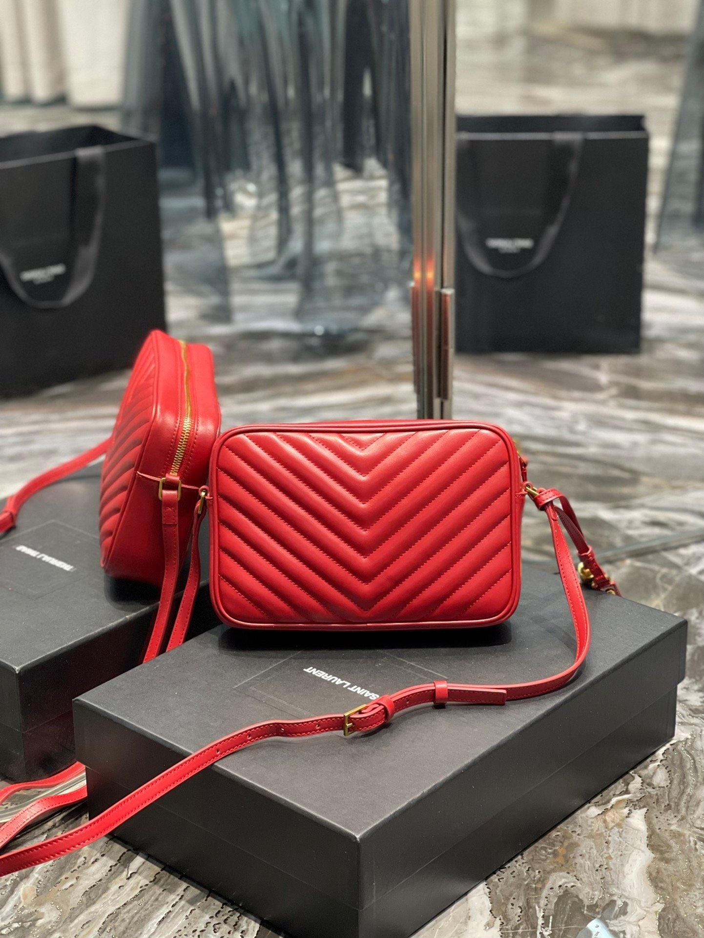 GLAMI Lou Camera Bag Red With Gold Toned Hardware For Women 9in/23cm YSL 612544DV7076008