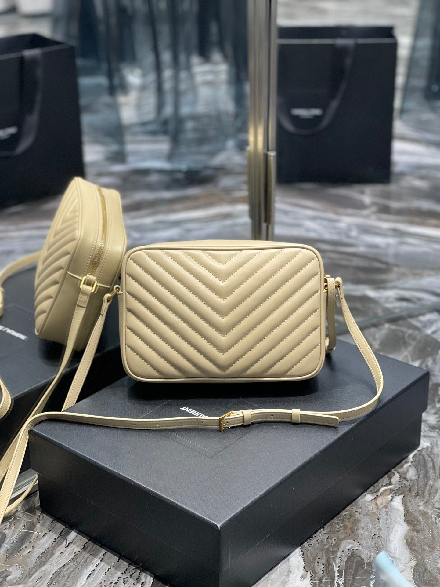 GLAMI Lou Camera Bag Beige With Gold Toned Hardware For Women 9in/23cm YSL 612544DV7072721