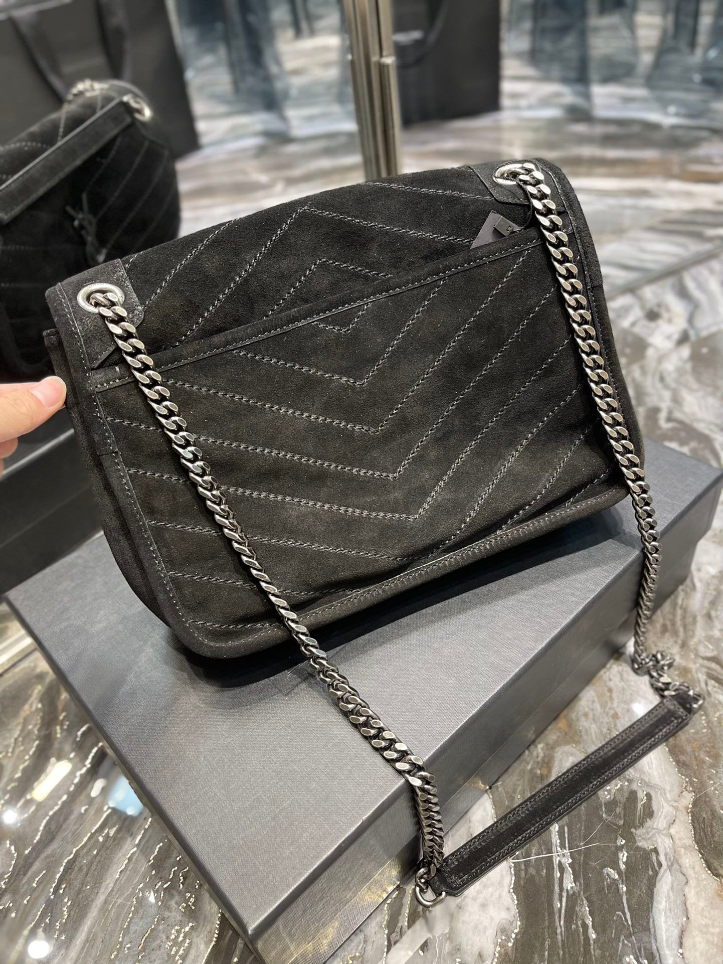 GLAMI Niki MeGLAMIum Chain Bag Black In Crinkled With Metal Hardware For Women 11in/28cm YSL