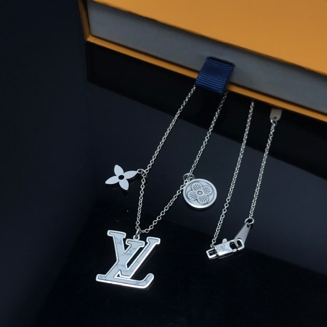 LV Necklaces 090