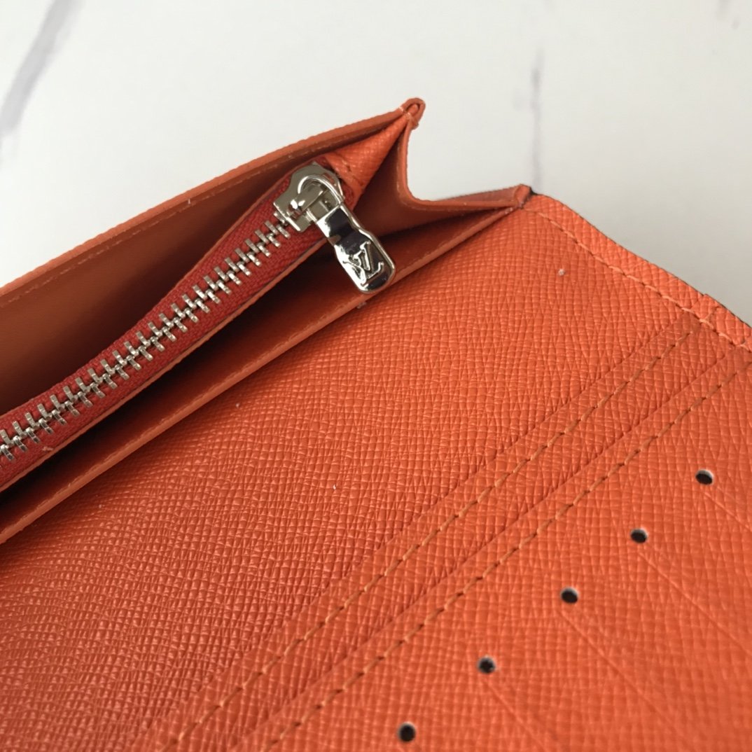 EN - New Arrival Wallet LUV 050