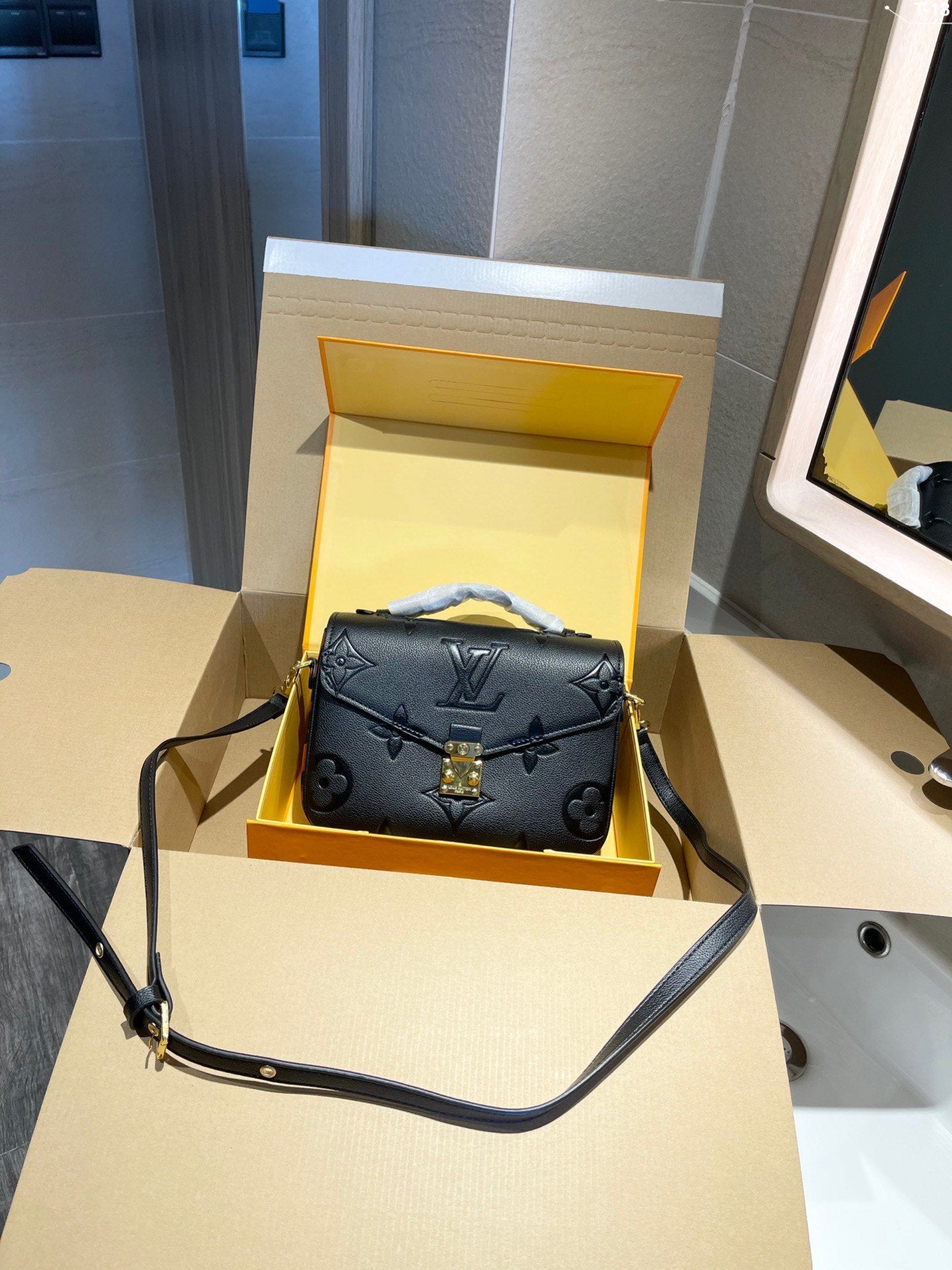 EN - New Arrival Bags LUV 502