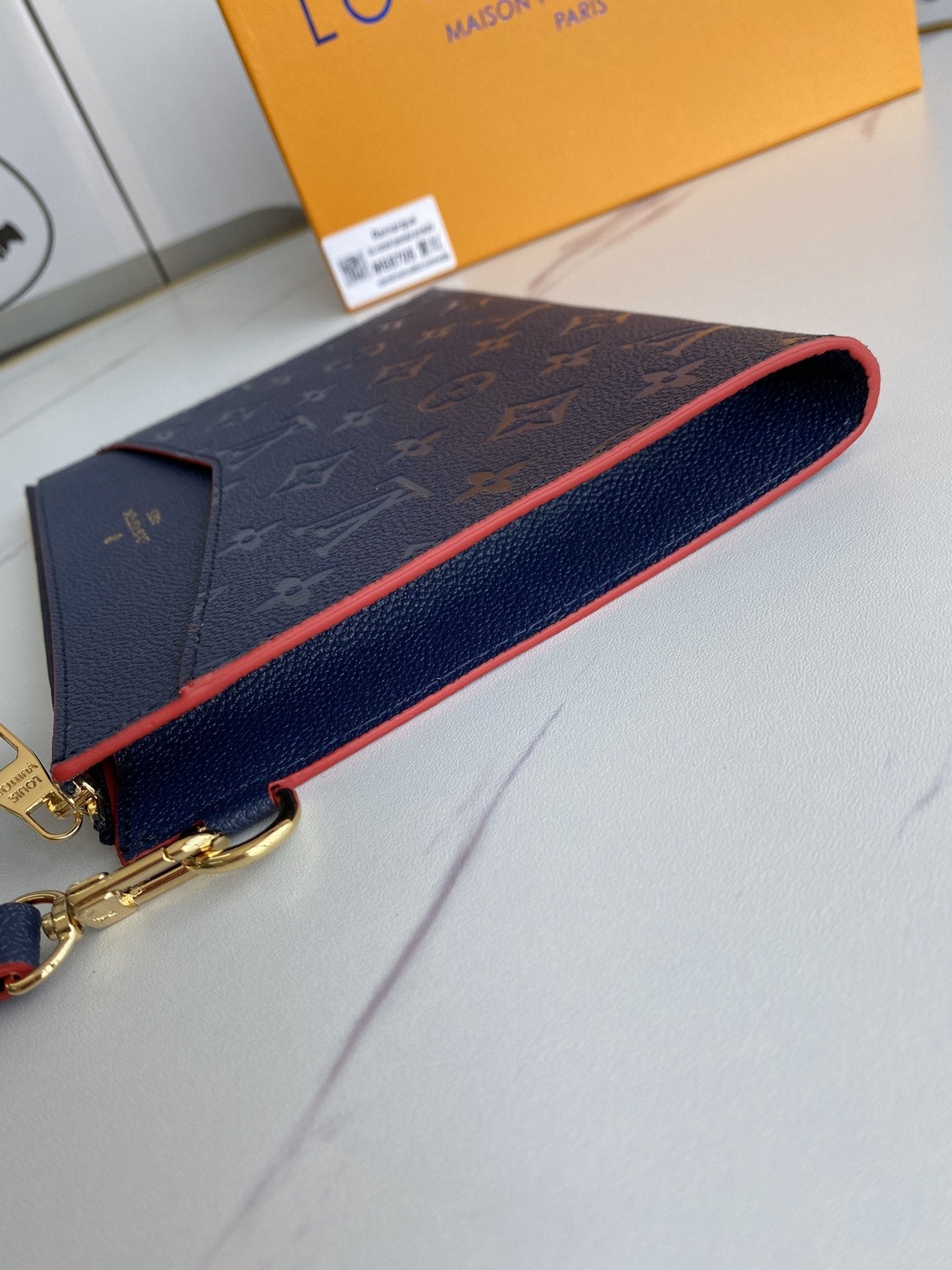 EN - New Arrival Wallet LUV 062