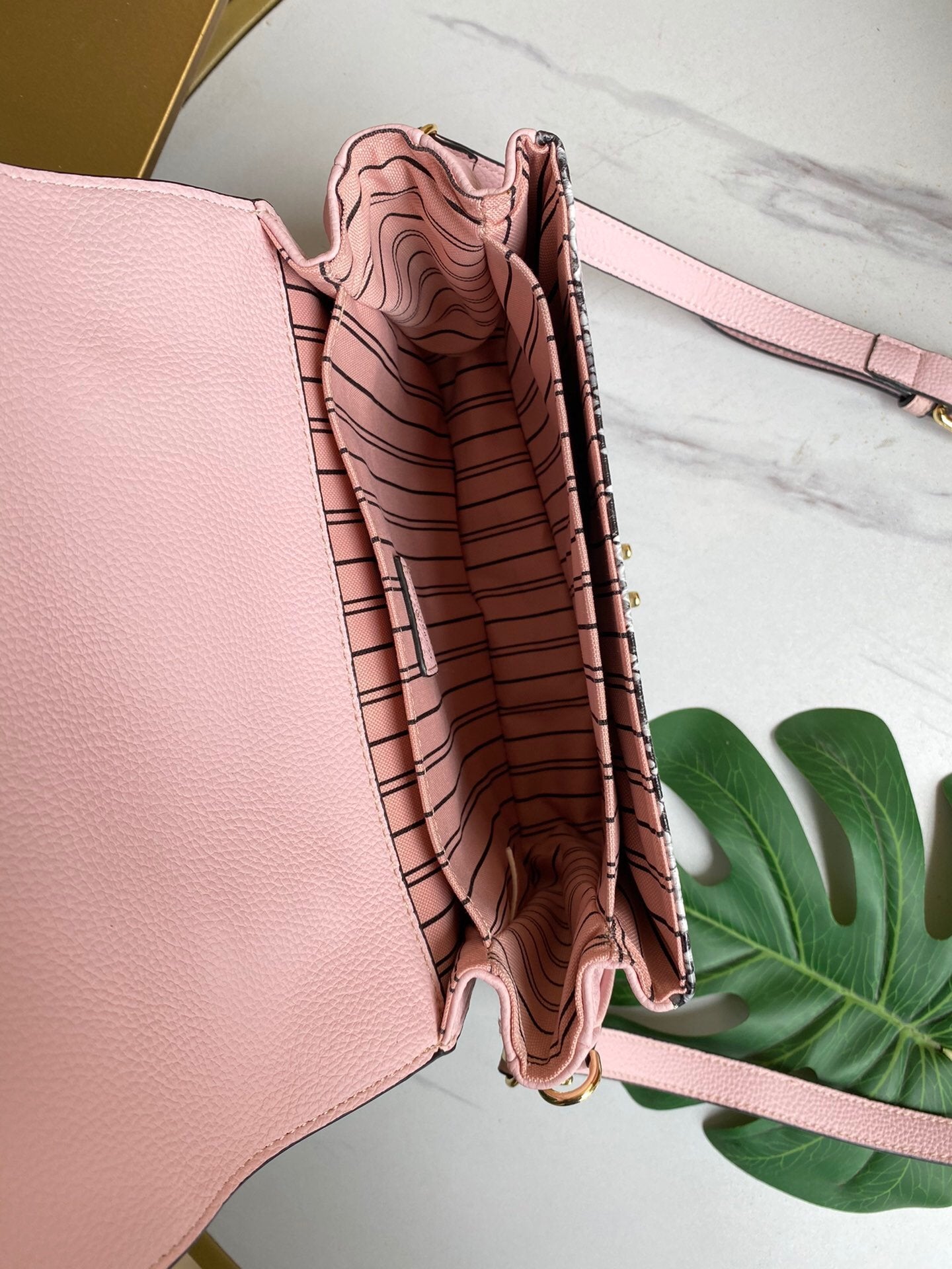 EN - New Arrival Bags LUV 126