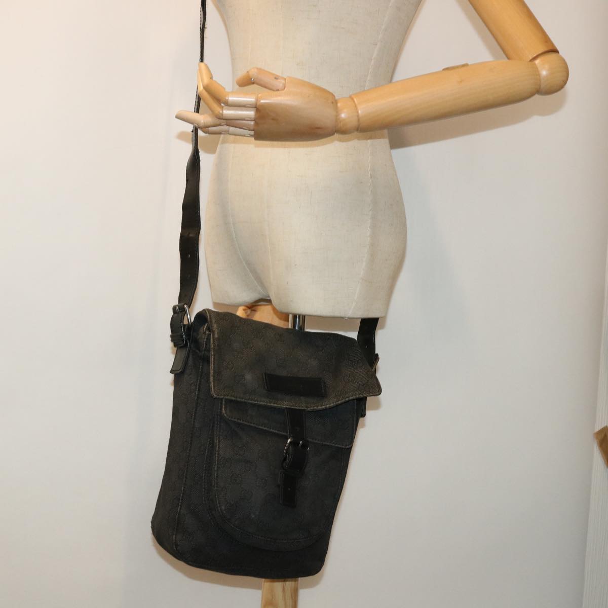 GUCCI GG Canvas Shoulder Bag Black 101654 52265
