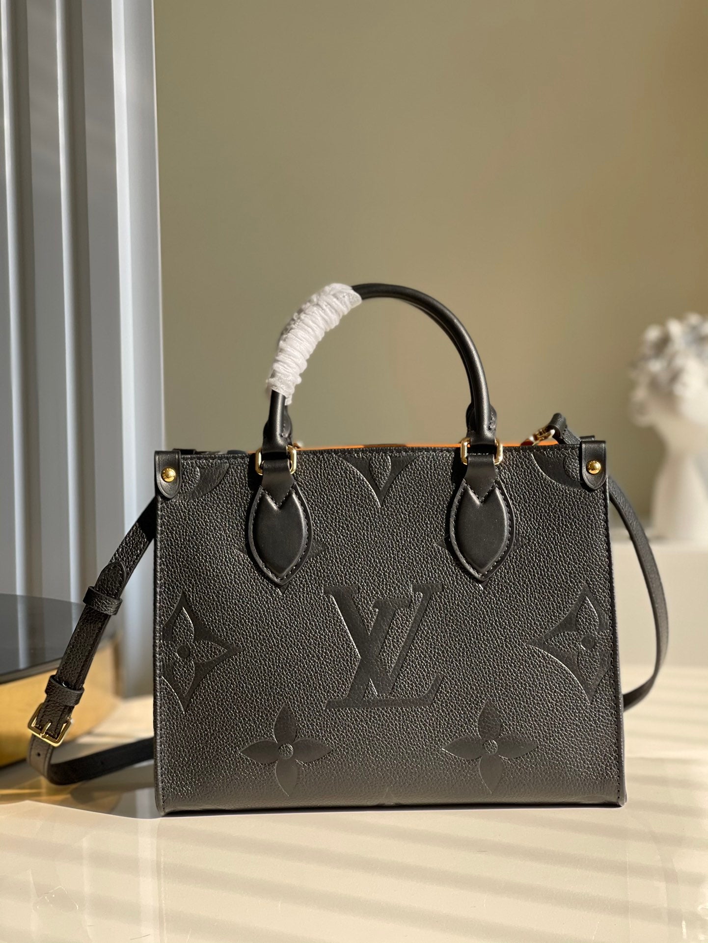 LV OnTheGo PM Tote Bag Monogram Empreinte Black For Women, WomenÃ¢â‚¬â„¢s Handbags, Shoulder And Crossbody Bags 9.8in/25cm LV M45653