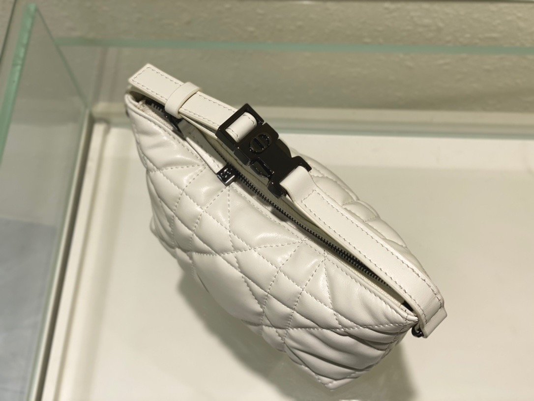 GLAMI Small DYORTravel Nomad Pouch White, For Women, WomenÃ¢â‚¬â„¢s Handbags 6in/15cm CD S5553BMIG_M030