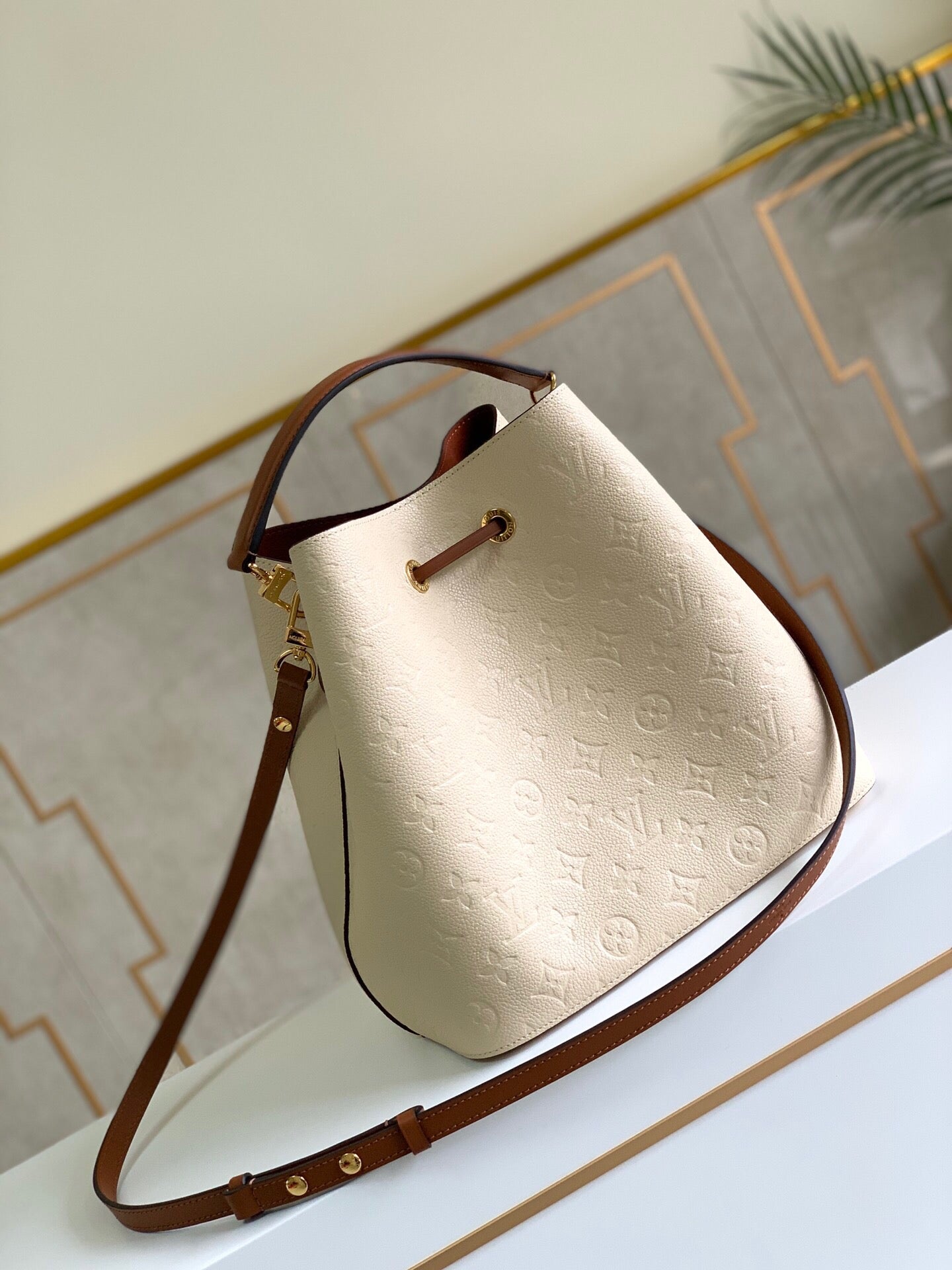 LV NeoNoe MM Bucket Bag Monogram Empreinte Creme For Women, WomenÃ¢â‚¬â„¢s Bags, Shoulder Bags 10.2in/26cm LV M45307