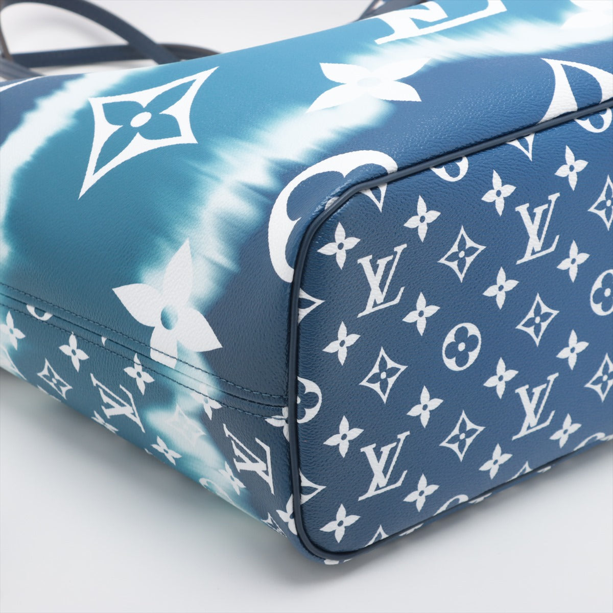 Louis Vuitton LV Escal Nevarful MM M45128   at