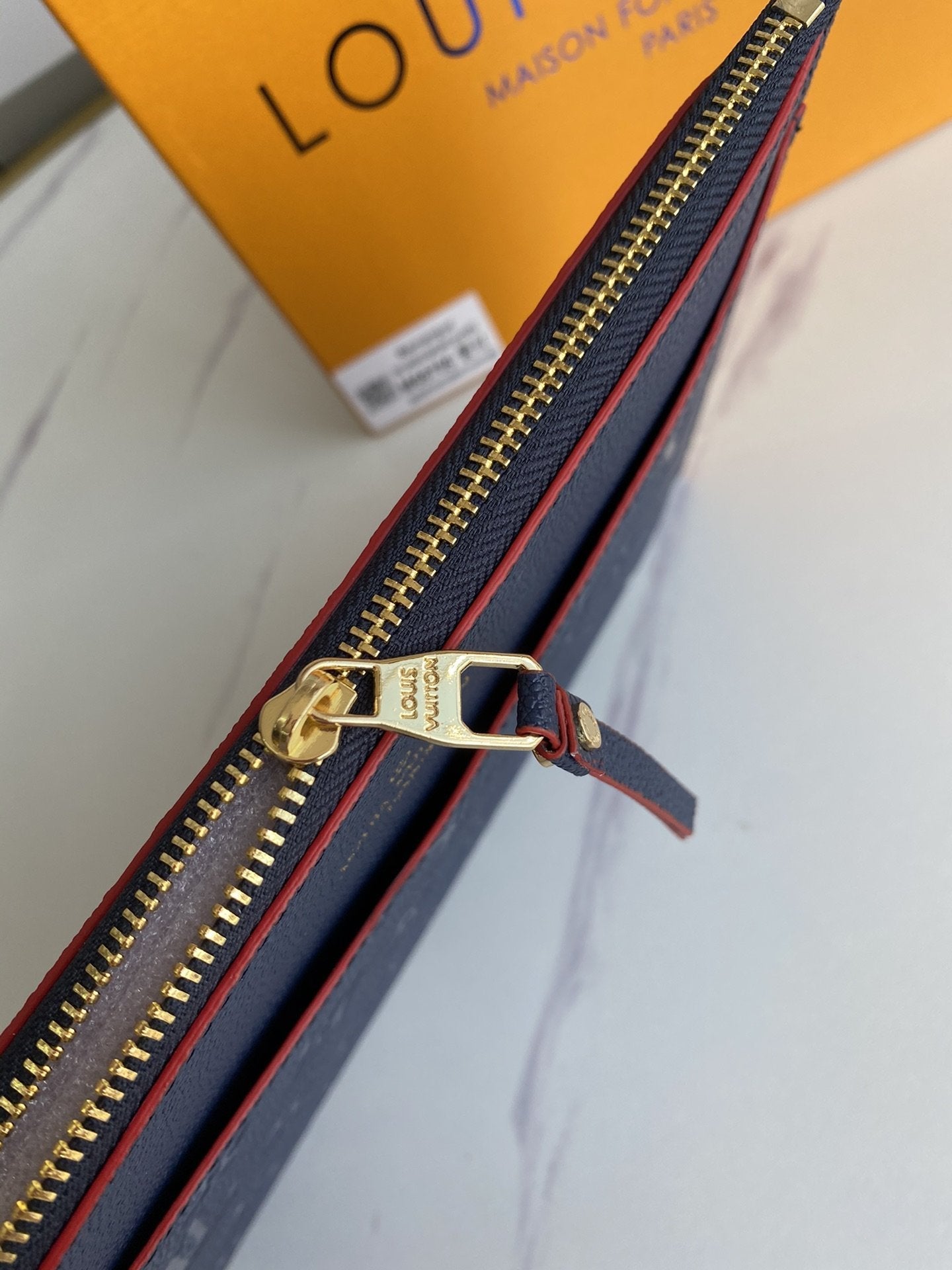 EN - New Arrival Wallet LUV 062