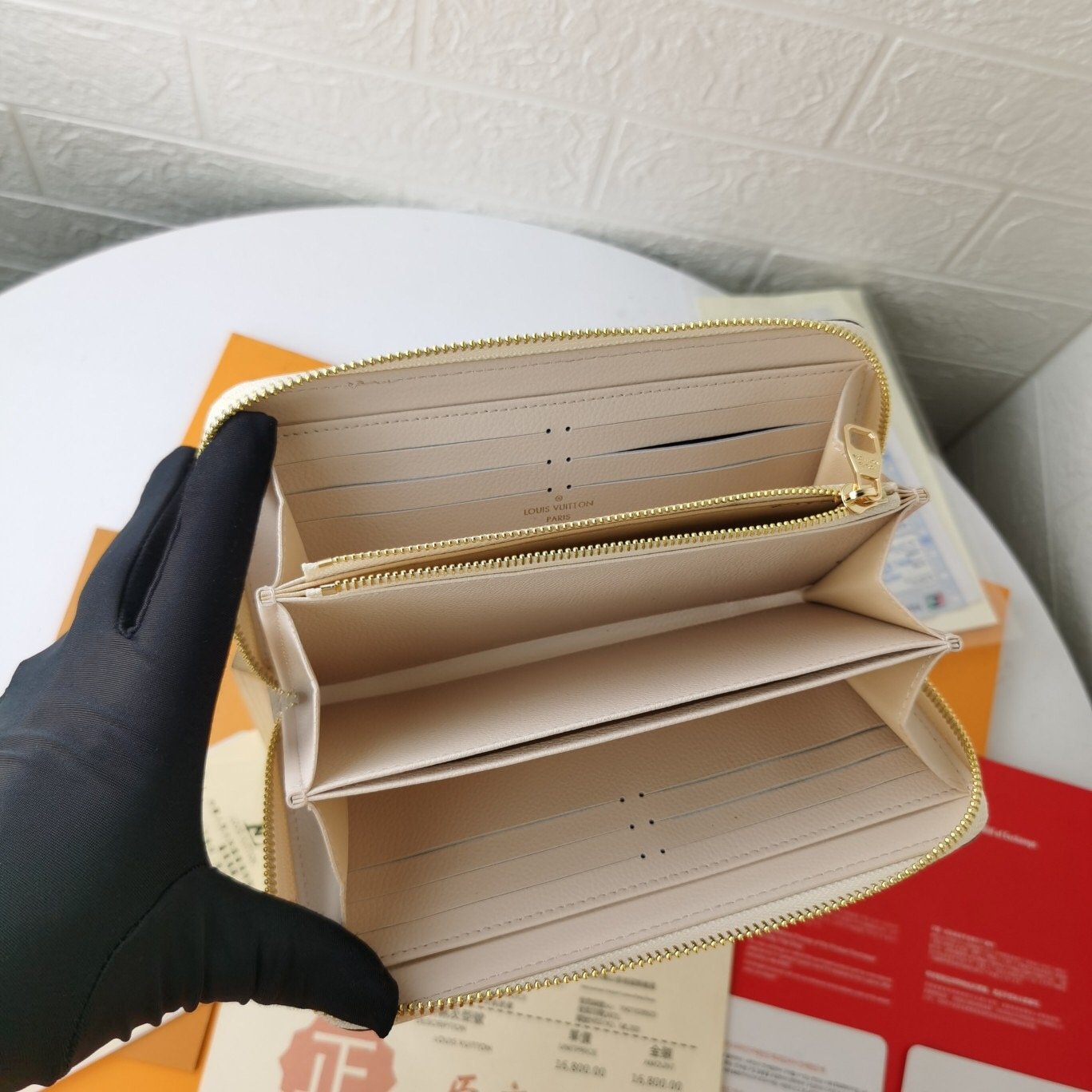 EN - New Arrival Wallet LUV 107
