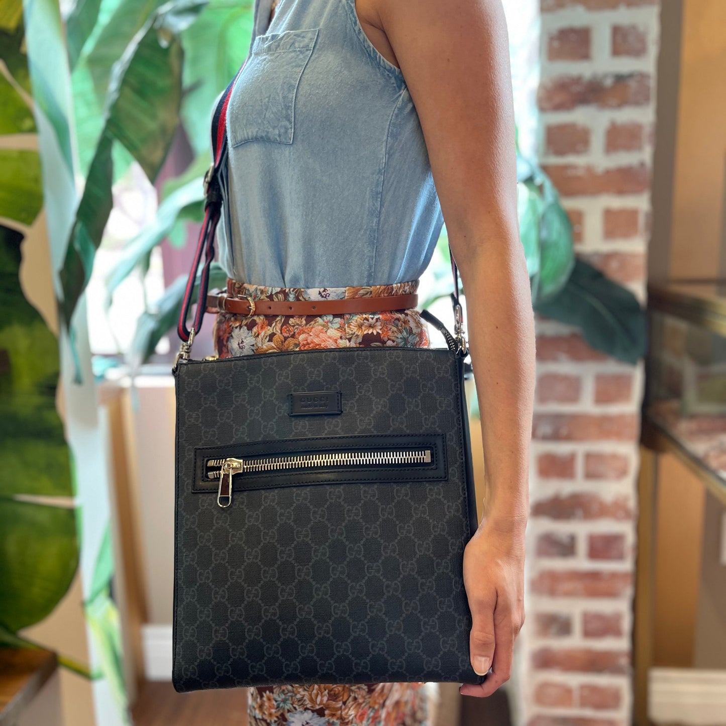 GUCCI GG Supreme Web Small Black Messenger
