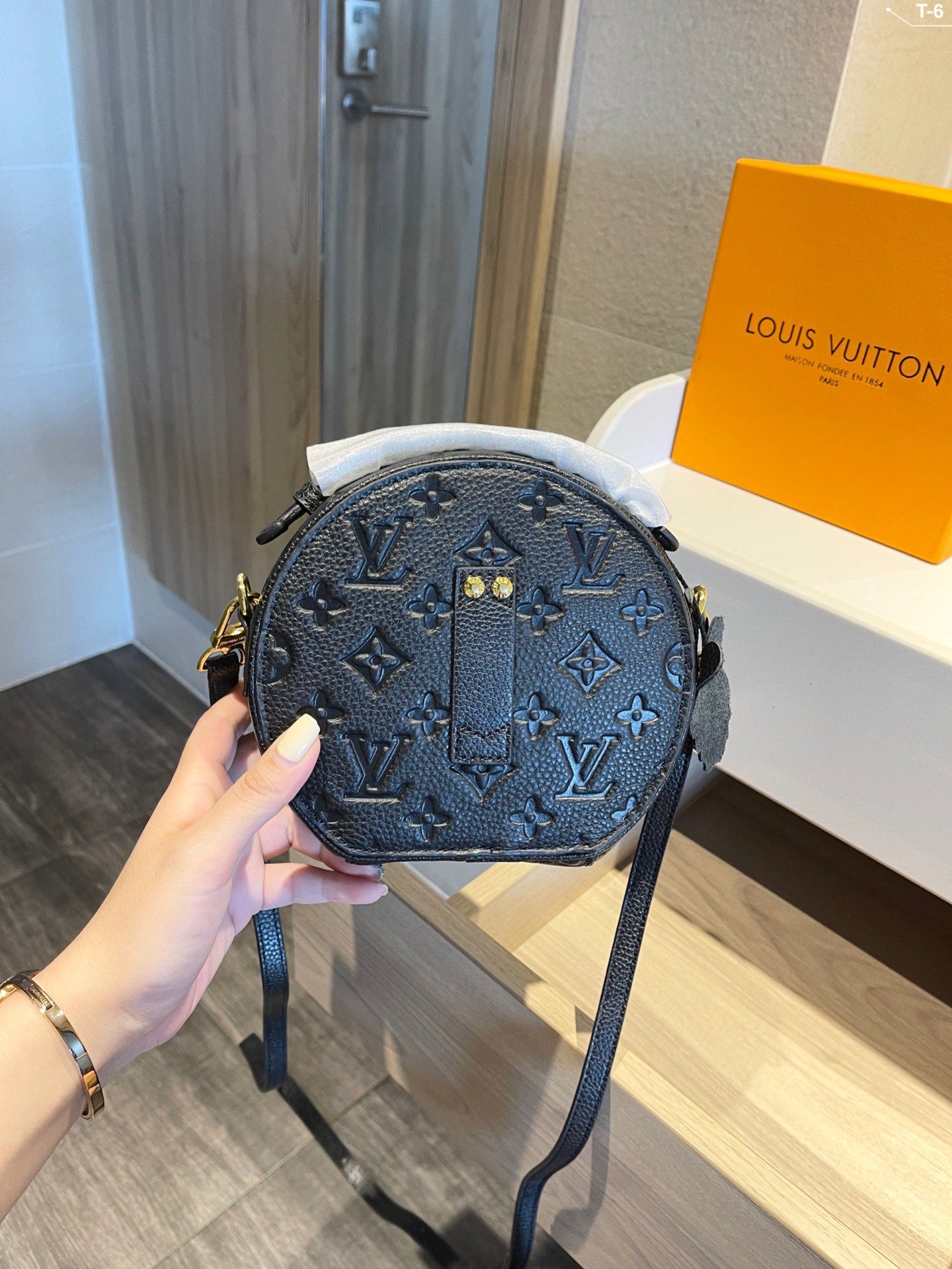 EN - New Arrival Bags LUV 495