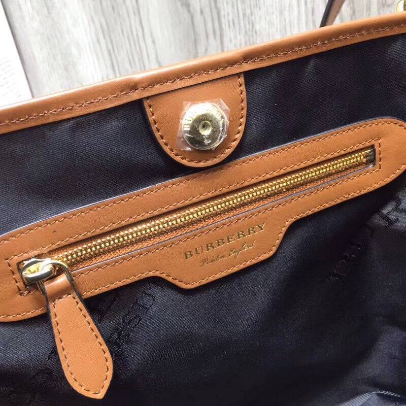 GLAMI The Small Canter Horseferry Check Tote Brown For Women, WomenÃ¢â‚¬â„¢s Bags 11.6in/29.5cm