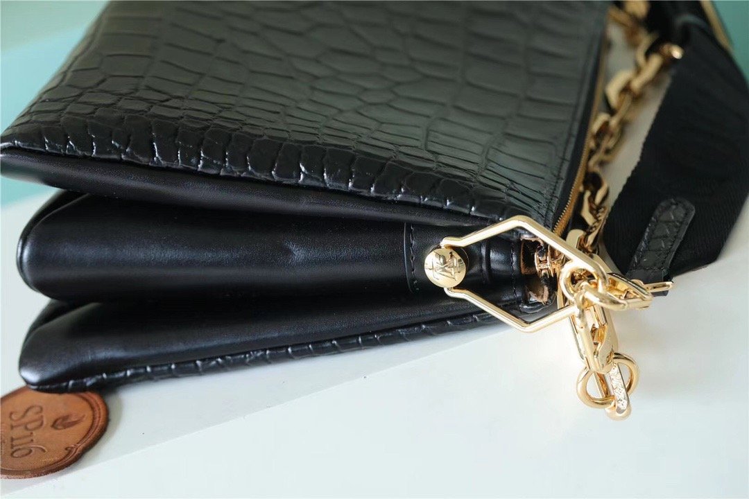 LV Coussin PM High Shiny Alligator Black For Women,  Shoulder And Crossbody Bags 10.2n/26cm LVÃ‚Â 