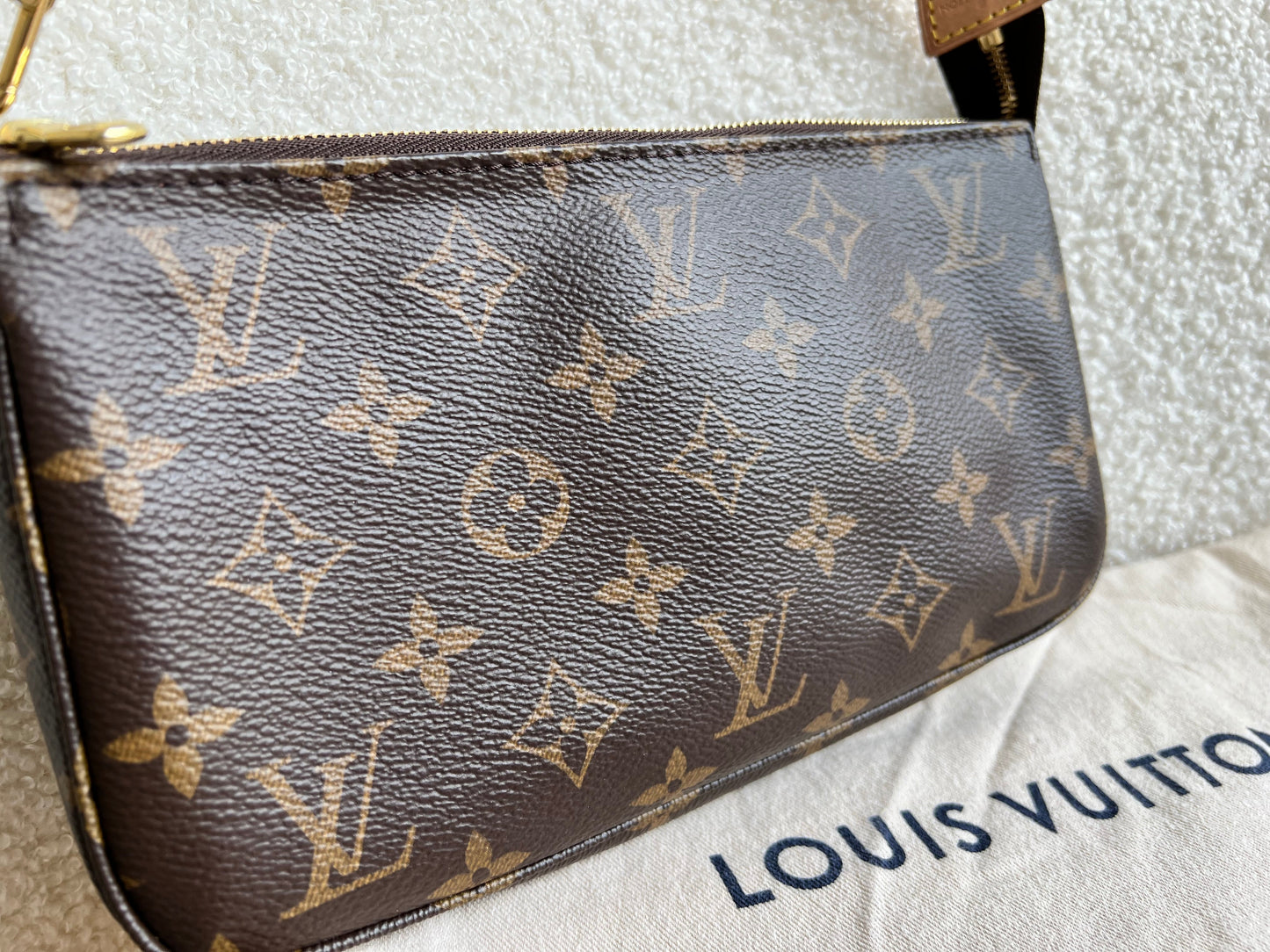 Louis Vuitton Pochette Accessoires Monogram (RRP £970)