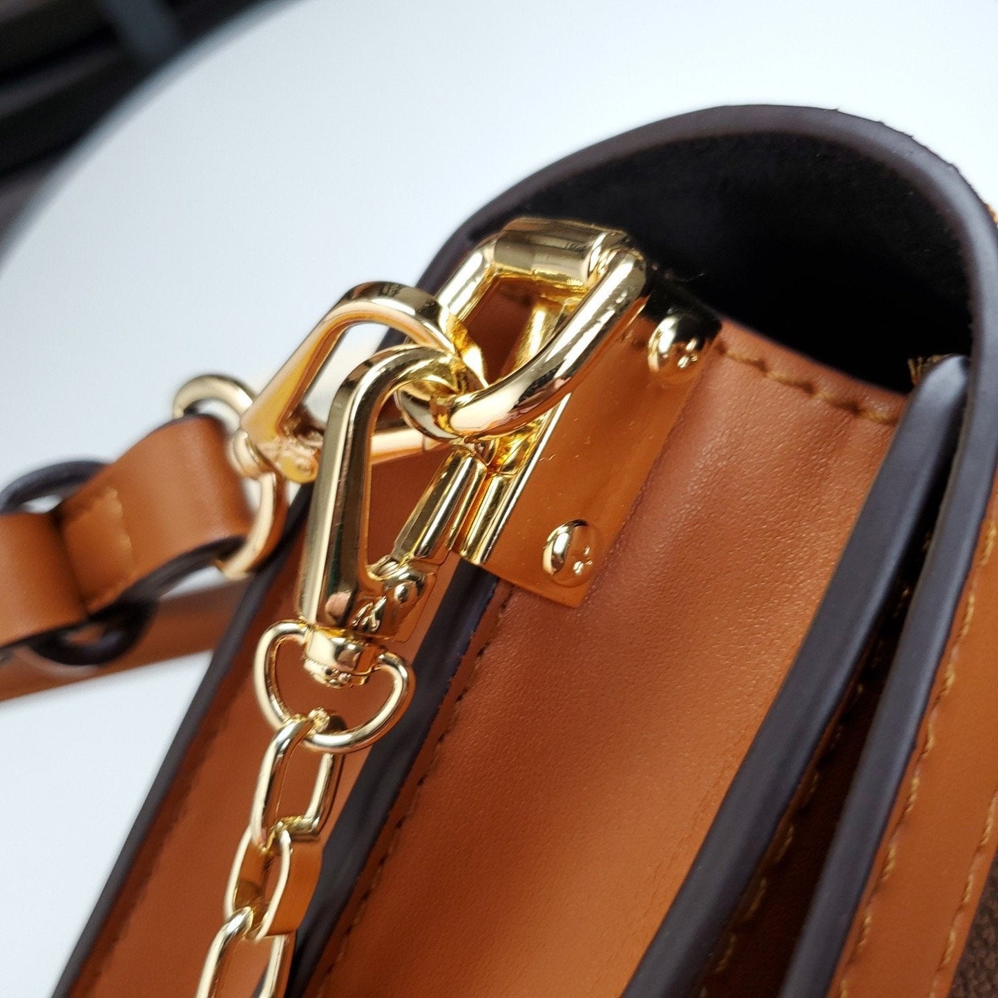 EN - New Arrival Bags LUV 220