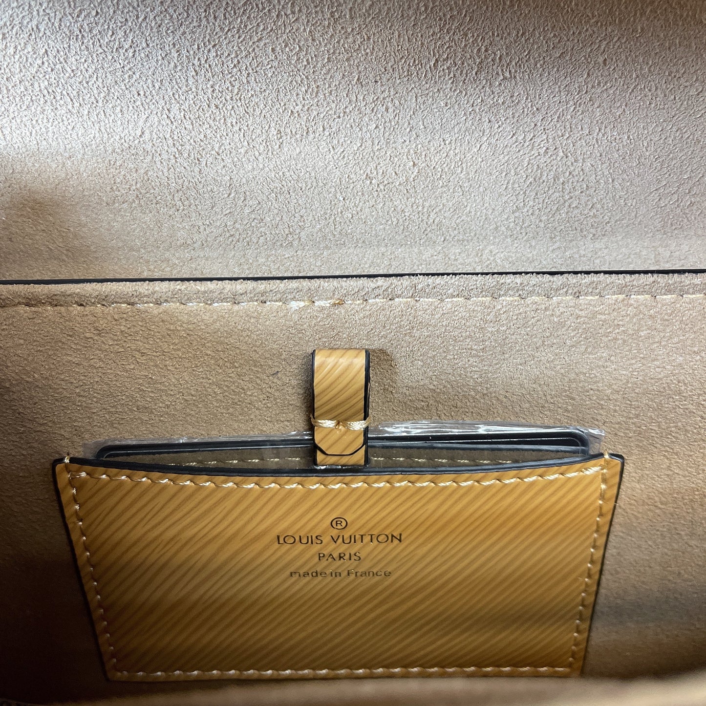 LV Twist MM Epi Gold Miel Brown For Women, WomenÃ¢â‚¬â„¢s Bags, Shoulder And Crossbody Bags 9.1in/23cm LV M59686