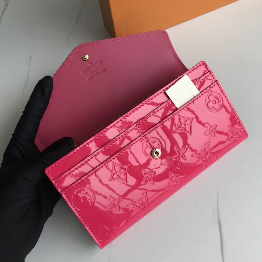 EN - New Arrival Wallet LUV 004