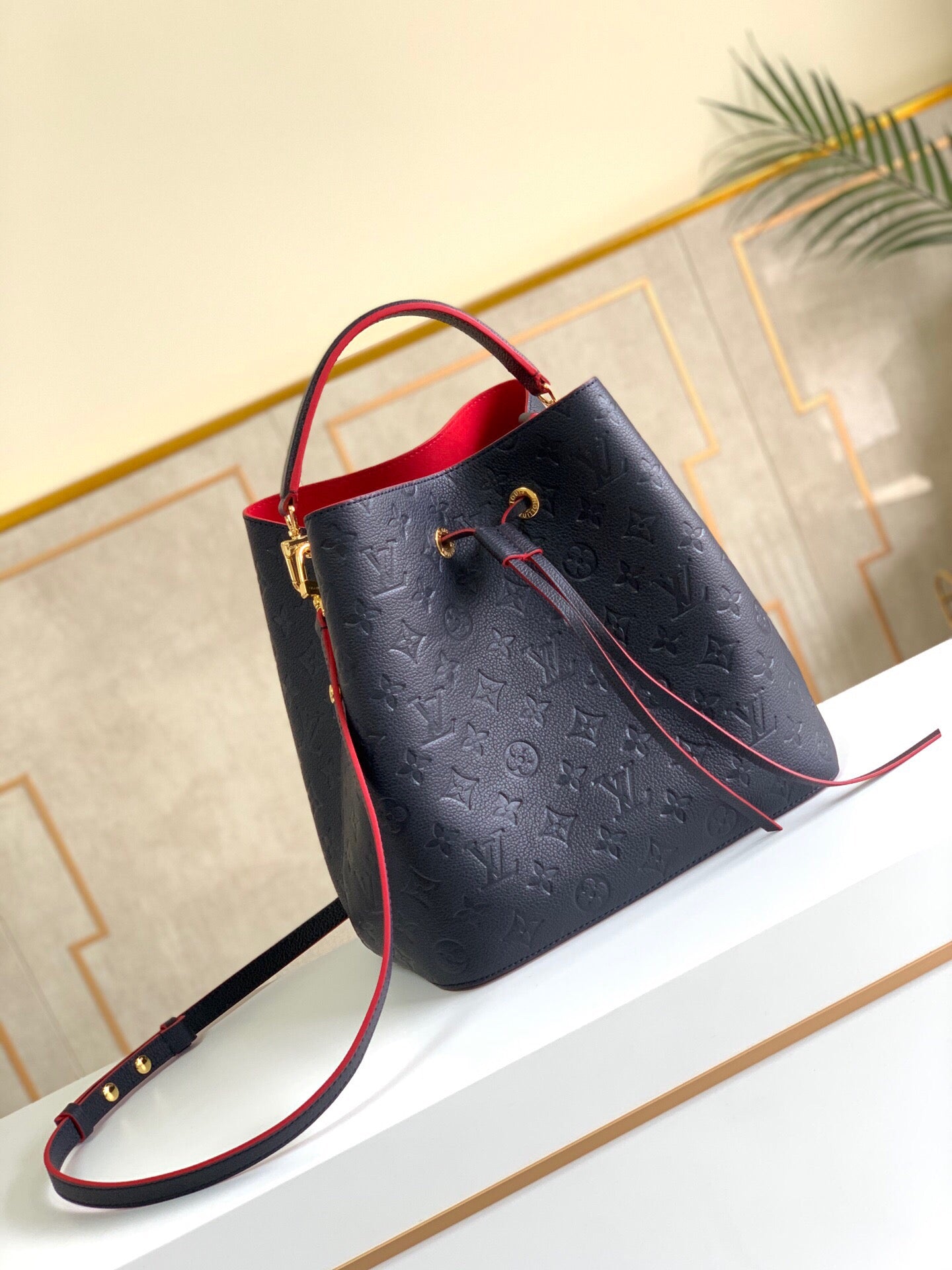 LV NeoNoe MM Bucket Bag Monogram Empreinte Navy Blue/Red For Women, WomenÃ¢â‚¬â„¢s Handbags, Shoulder And Crossbody Bags 10.2in/26cm LV M45306