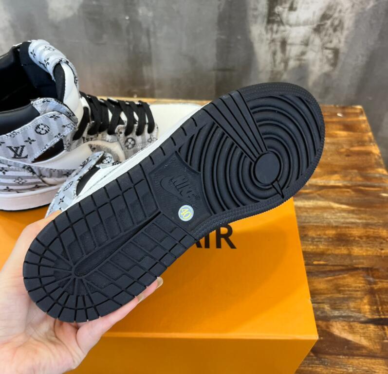 SAMC - NKE Shoes - 377