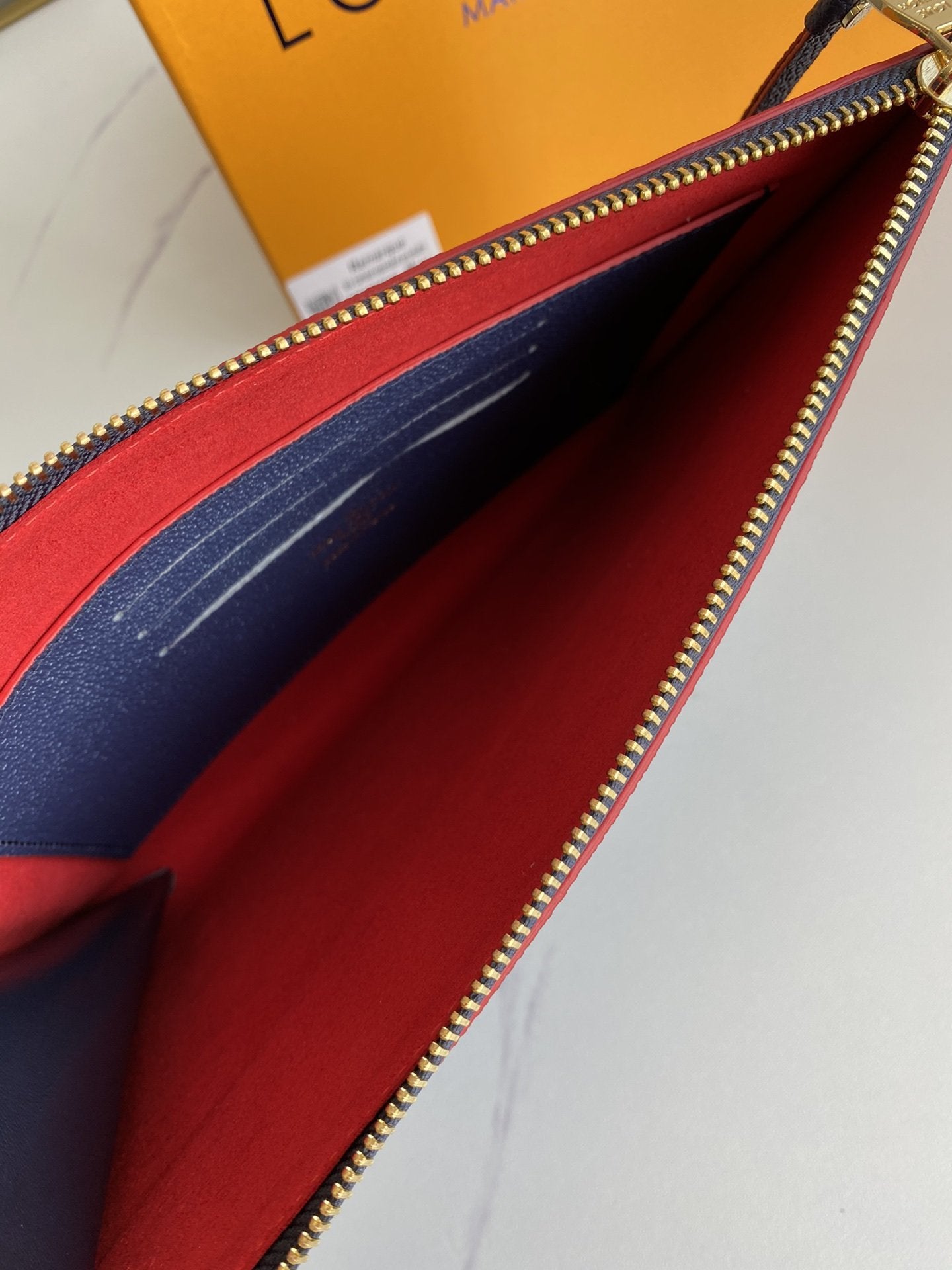 EN - New Arrival Wallet LUV 062