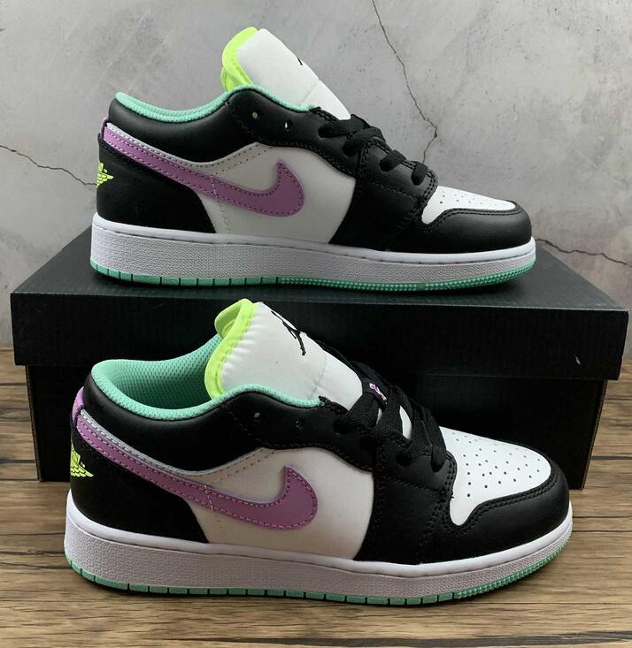 SAMC - NKE Shoes - 1513