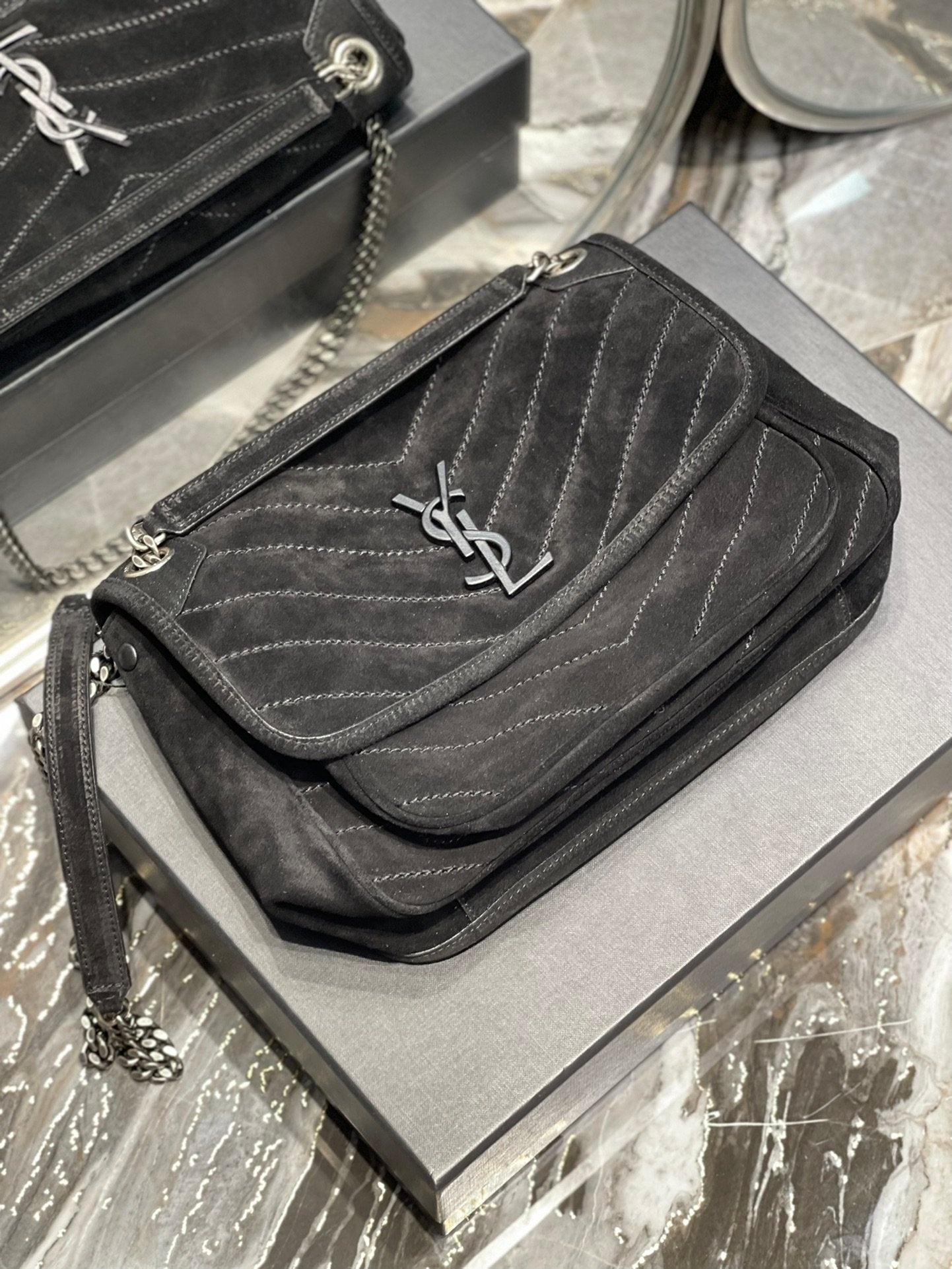 GLAMI Niki MeGLAMIum Chain Bag Black In Crinkled With Metal Hardware For Women 11in/28cm YSL