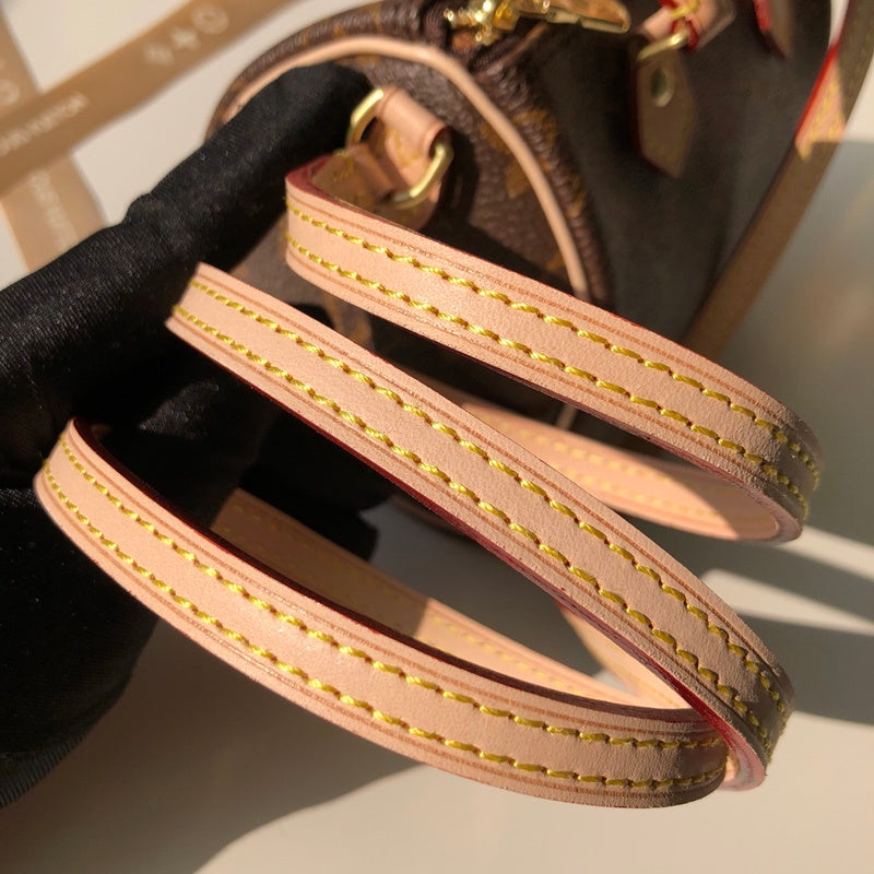 LOV2 Bags - Luxurious Bags  2628