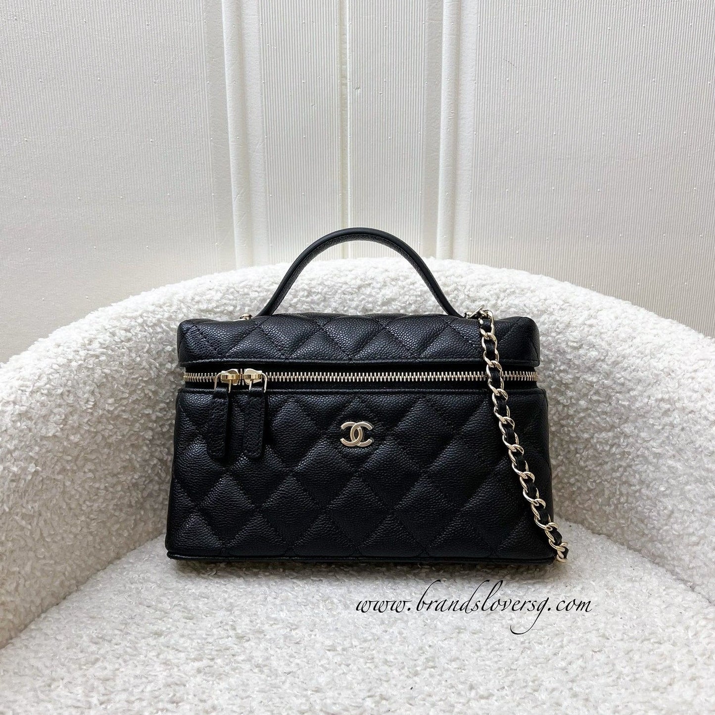 GLM-25C Vanity / Clutch with Chain (LP Style Bag) in Black Caviar and LGHW (Model: AP4385)