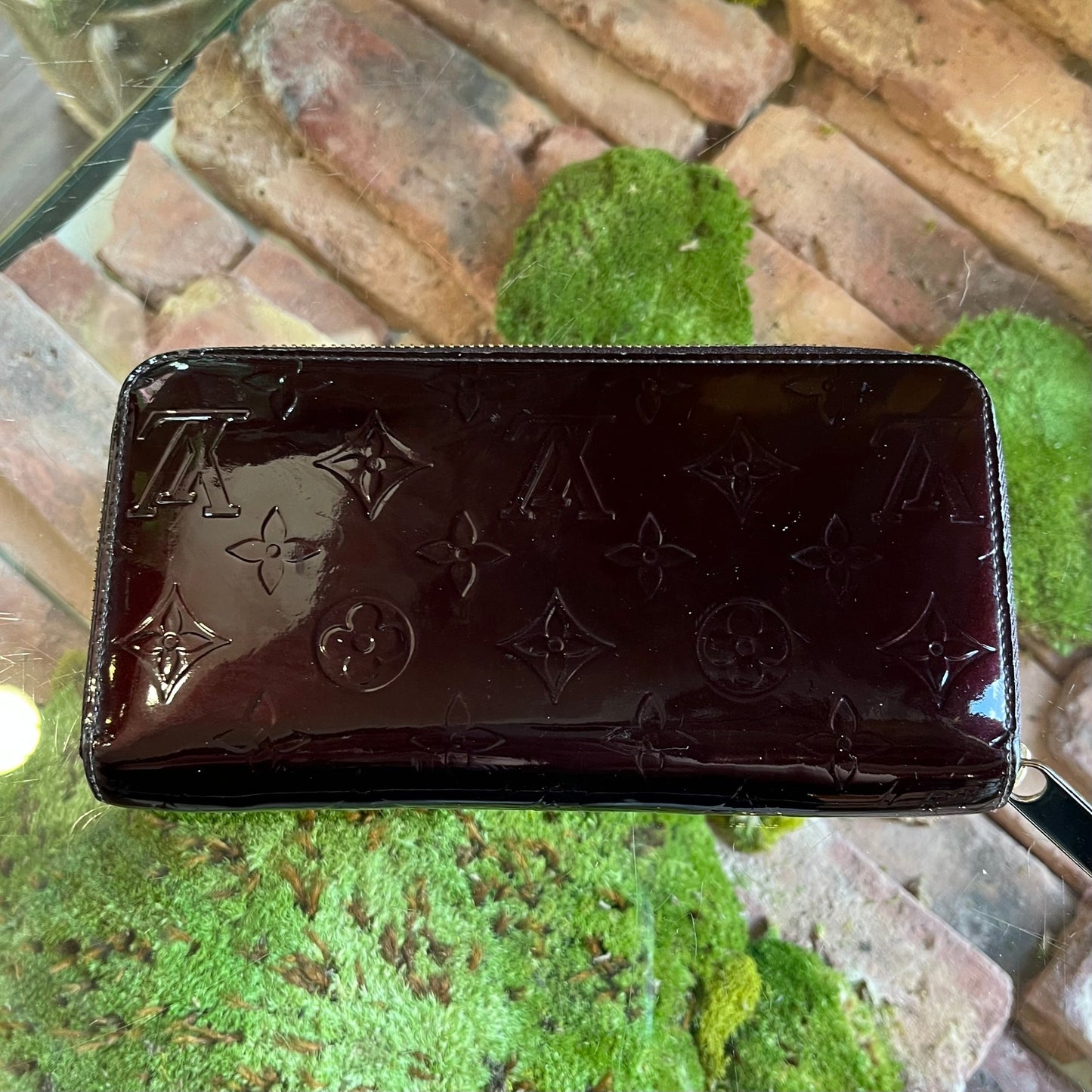LOUIS VUITTON Zippy Amarante Monogram Vernis Wallet