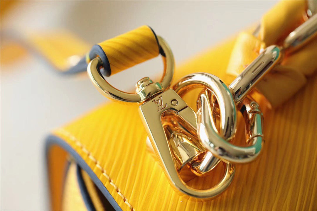 LV Twist MM Epi SunGlamIower Yellow For Women, WomenÃ¢â‚¬â„¢s Bags, Shoulder And Crossbody Bags 9.1in/23cm LV M59888