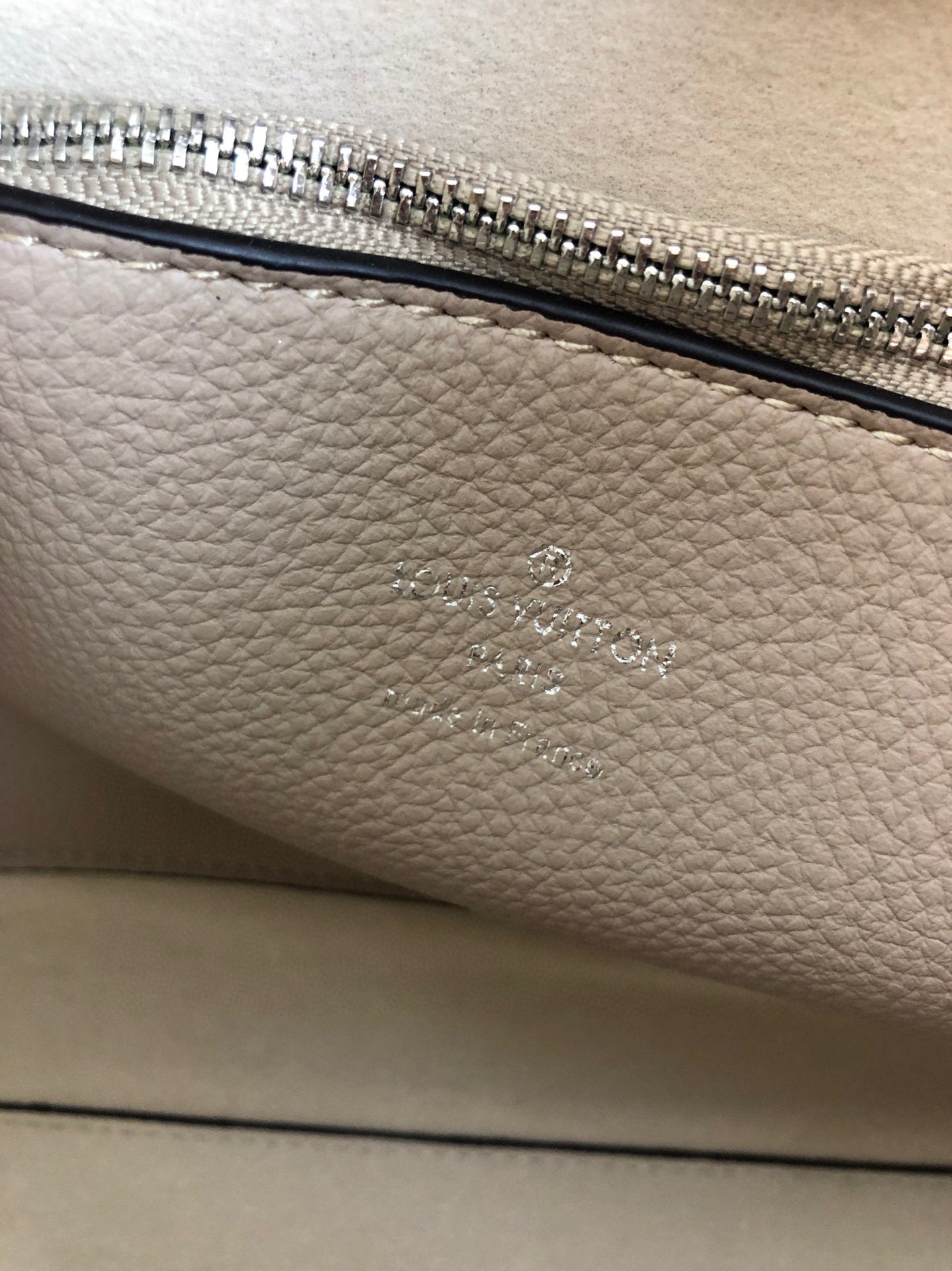 EN - New Arrival Bags LUV 050