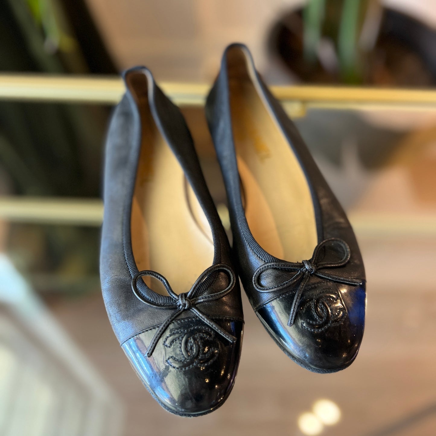 CHANEL CC Black Leather Ballet Flats SZ 37