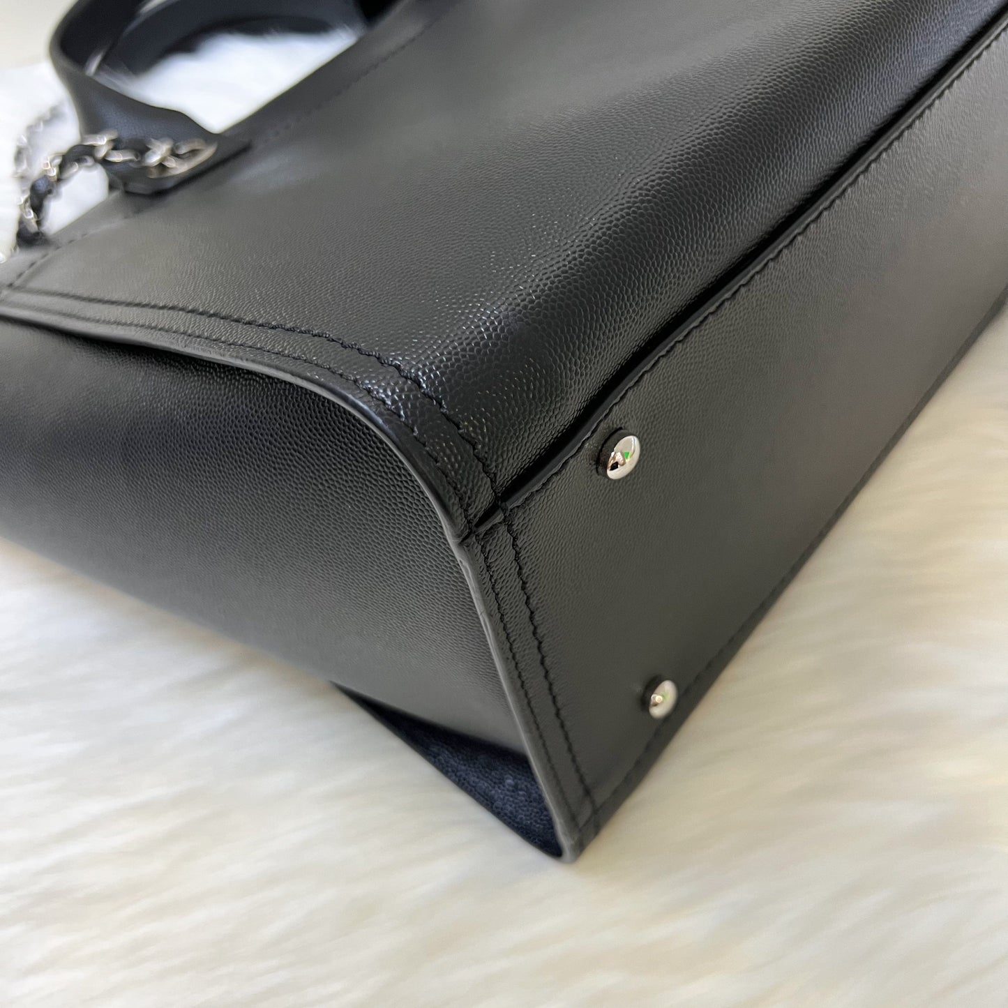 GLM-Small / Medium Deauville Tote in Black Caviar and SHW