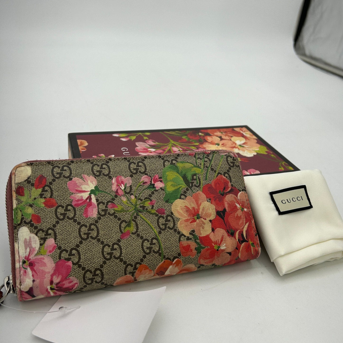 GLM--  GG Blooms Long Wallet Zip-around Floral Beige ITBI3YZAAQ12