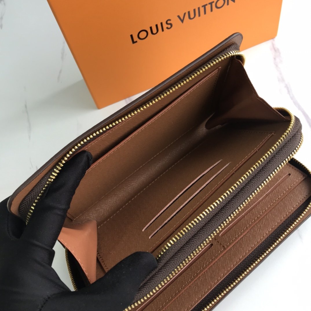 EN - New Arrival Wallet LUV 053