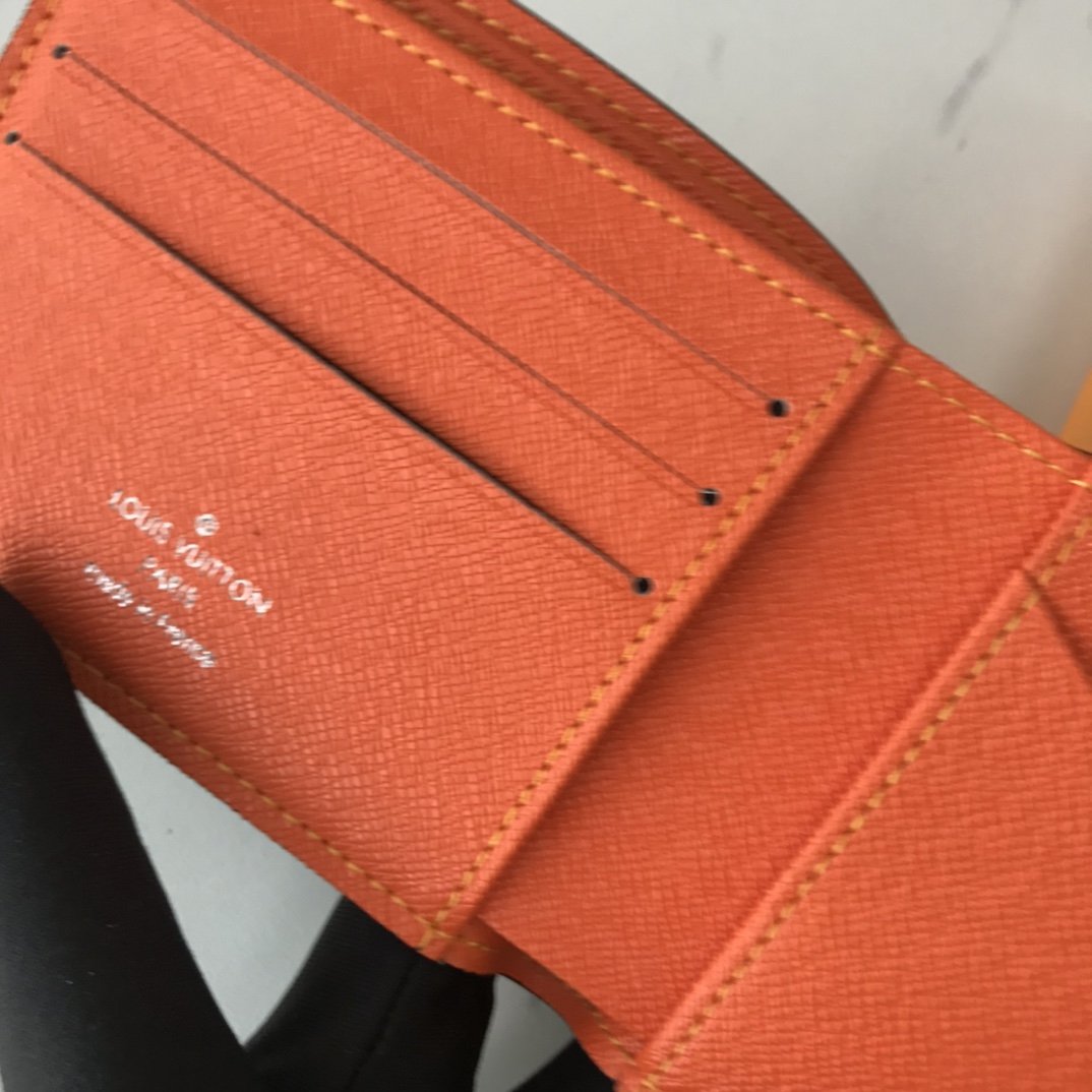 EN - New Arrival Wallet LUV 044