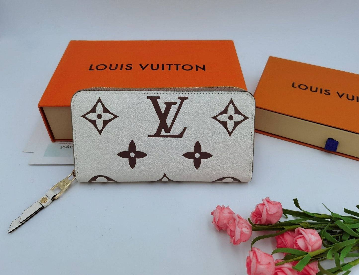 EN - New Arrival Wallet LUV 002