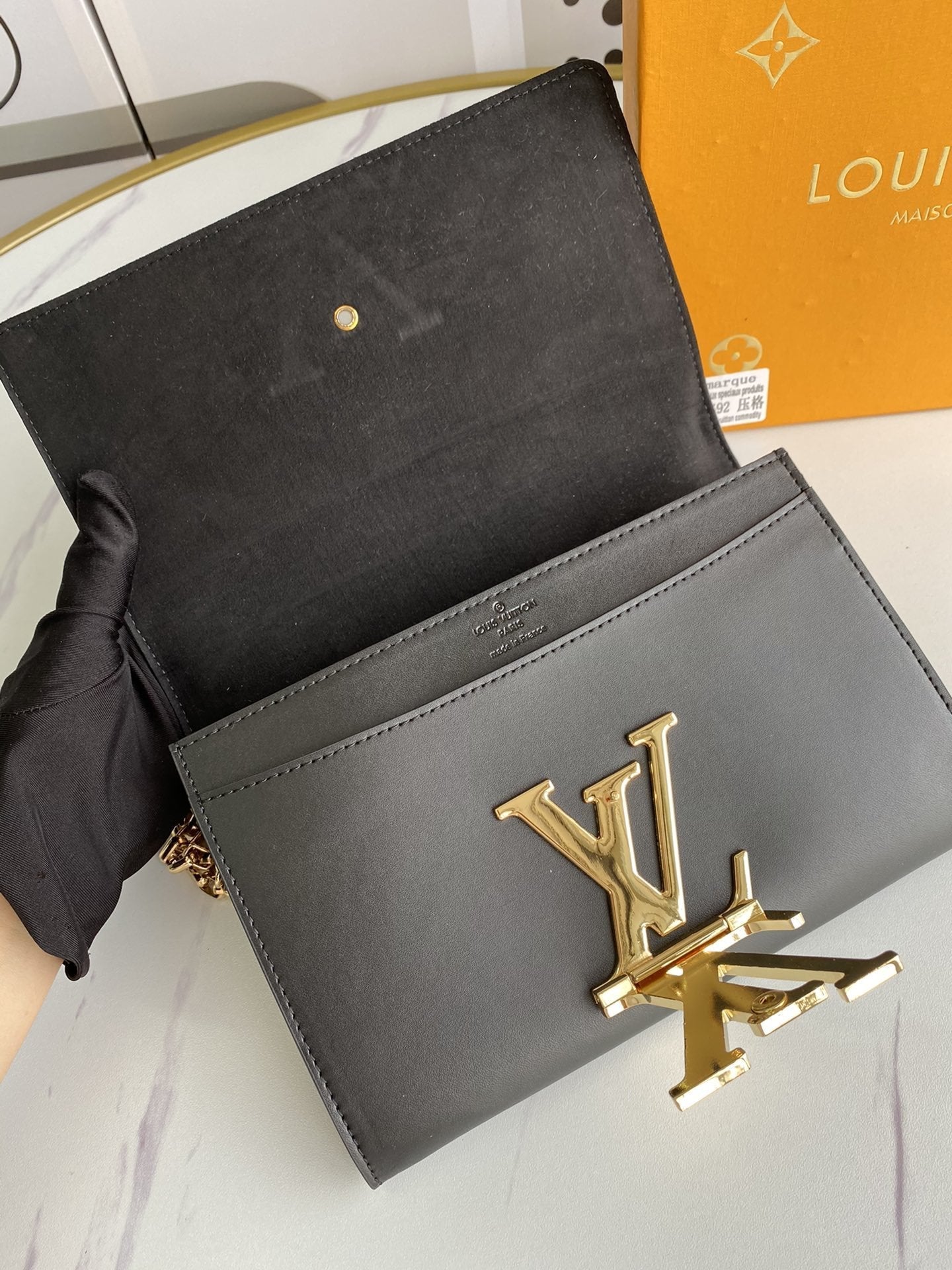 EN - New Arrival Wallet LUV 057