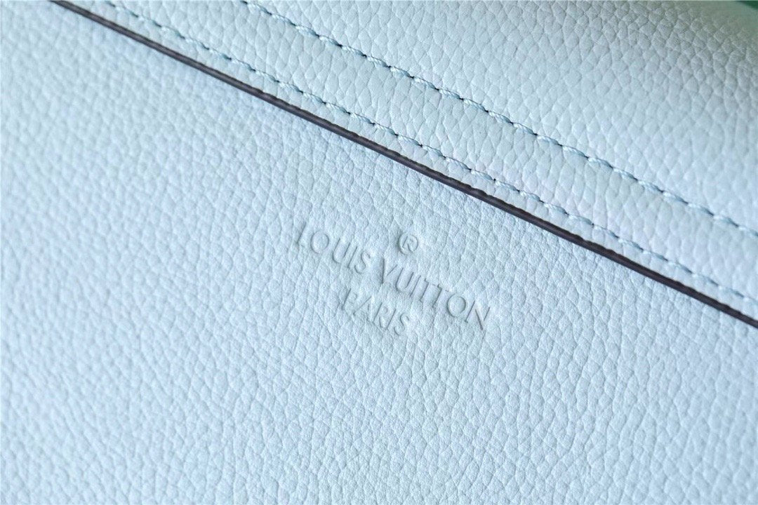LV Lockme Tender Light Blue For Women, WomenÃ¢â‚¬â„¢s Handbags, Shoulder And Crossbody Bags 7.5in/19cm LV