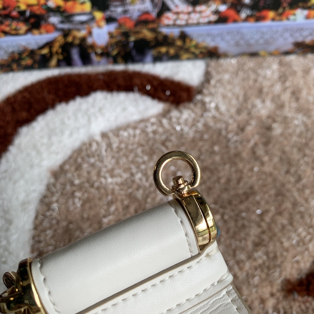 GLAMI MeGLAMIum GLAMI Handbag In Dauphine White For Women 10.2in/26cm GLAMI