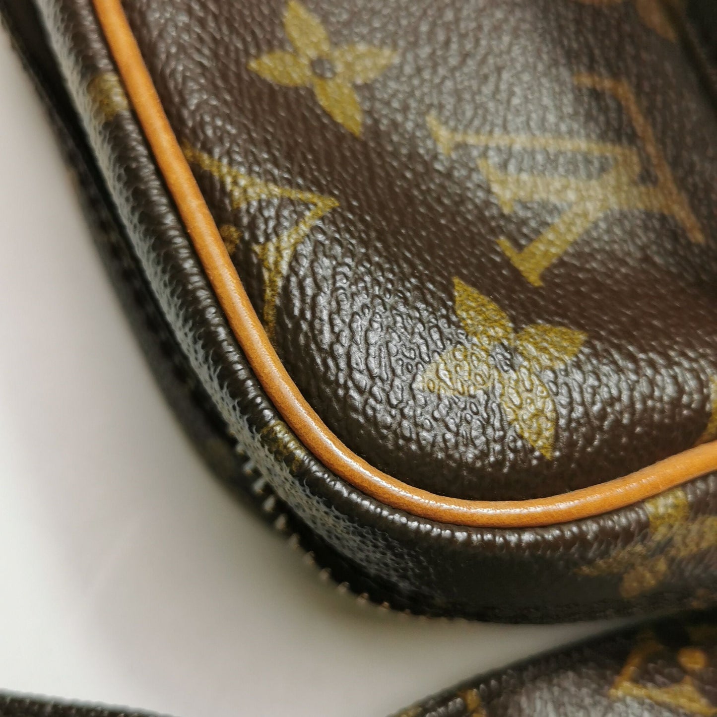 Preloved GLM-Danube Camera Bag Monogram Print  Crossbody Bag 250511781188407