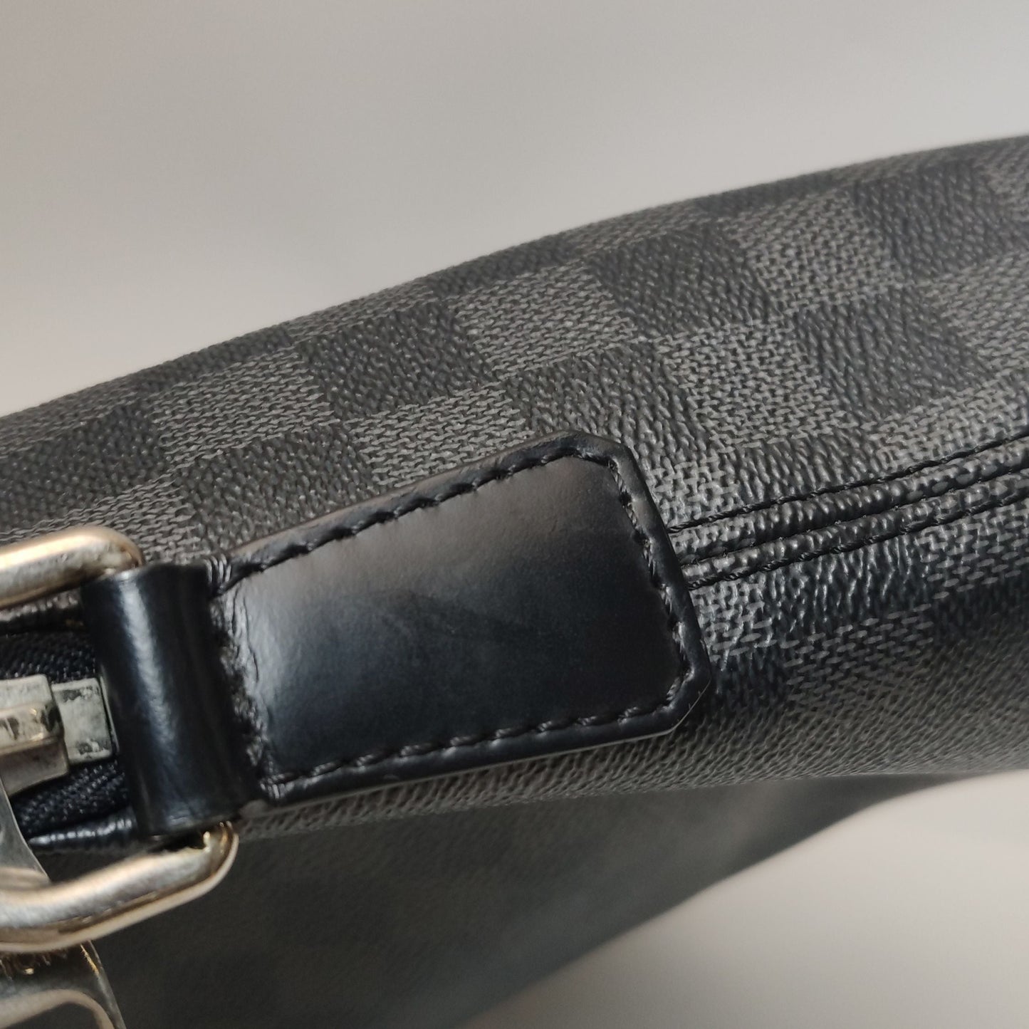 Preloved GLM-Porte Documents Jour Leather Crossbody Bag 250517781196011
