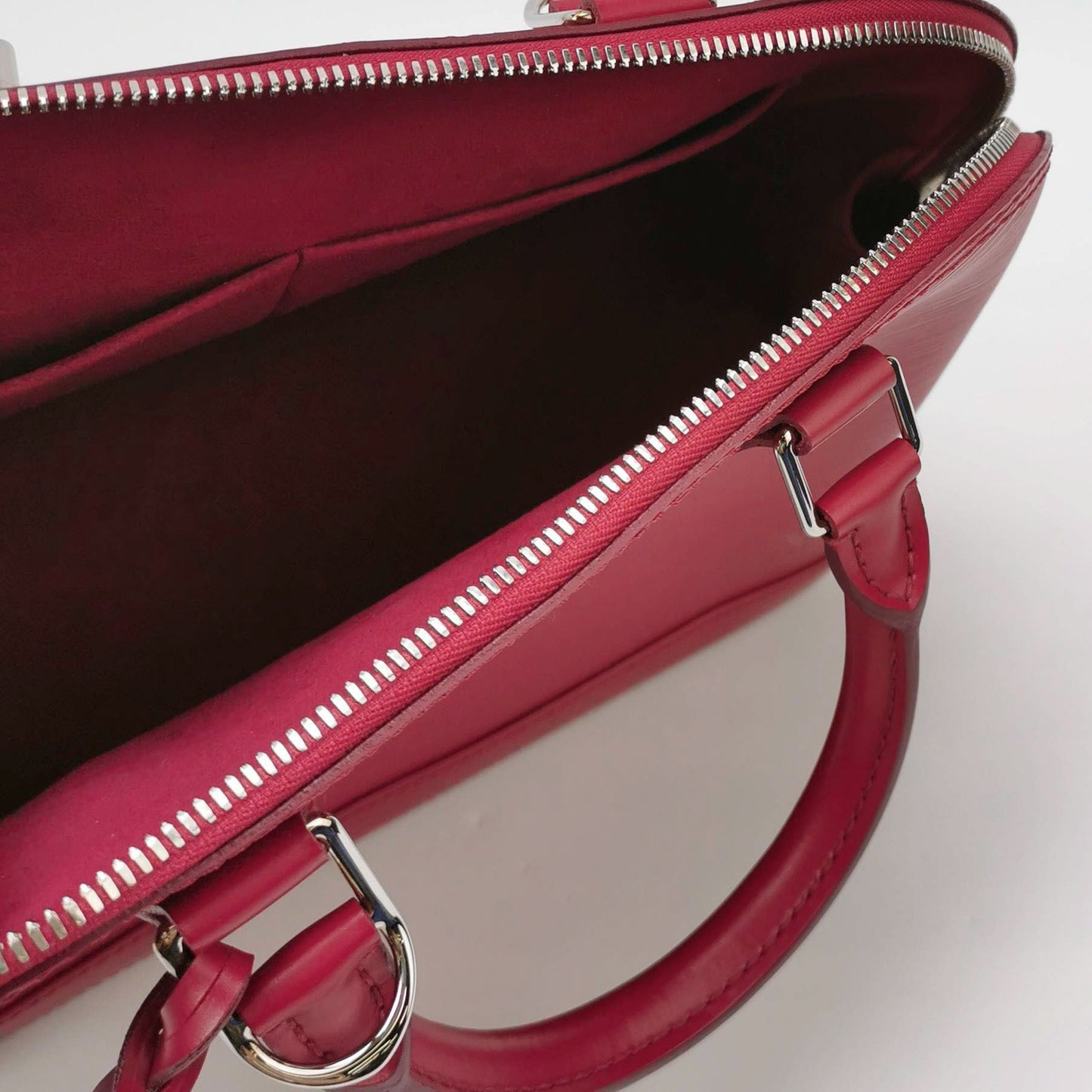 Preloved GLM-Alma Small Calfskin Wave Shell Bag Handbag 250513781190116