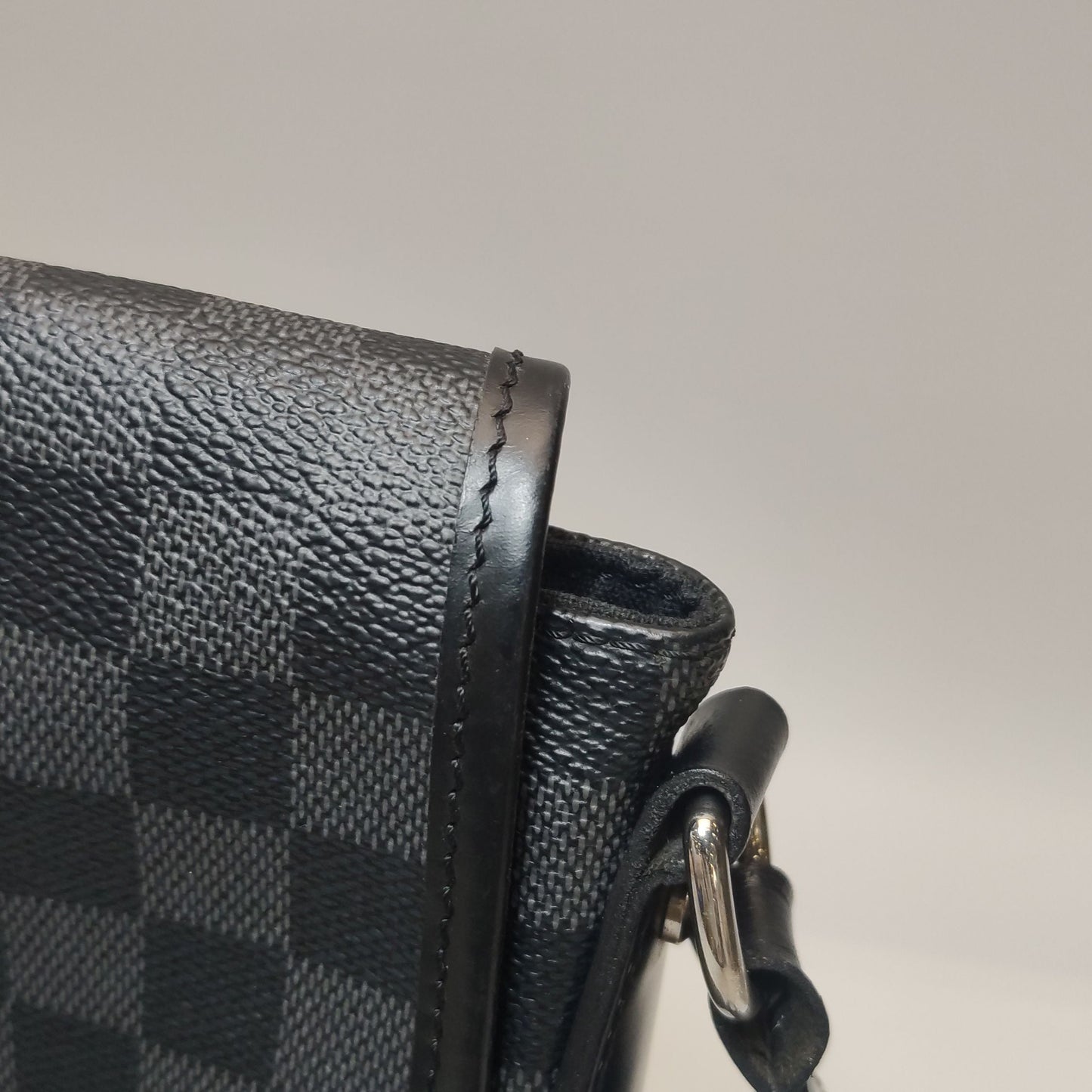 Preloved GLM-Leather Checkered Flap Messenger Crossbody Shoulder Bag 250512781189122