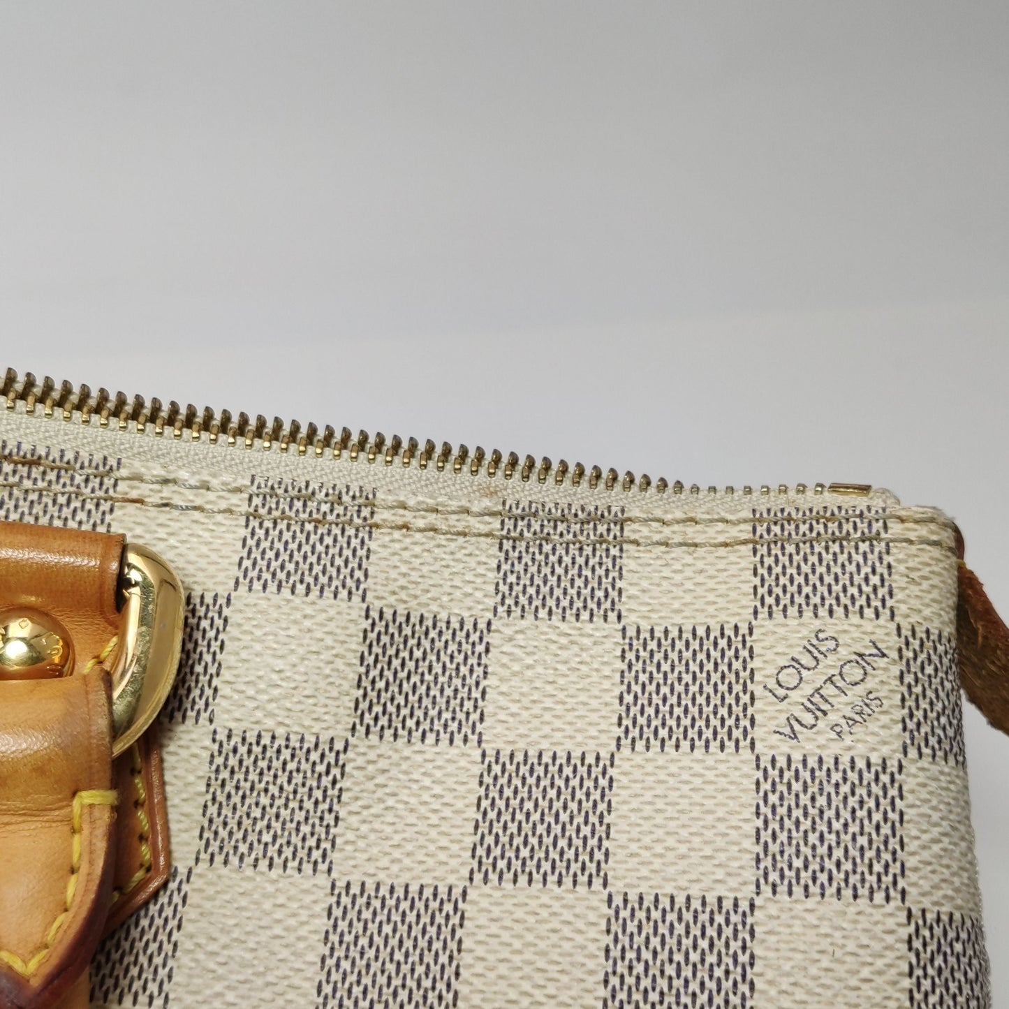 Preloved GLM-Saleya Checkered Zipper Tote Bag 250511781187176