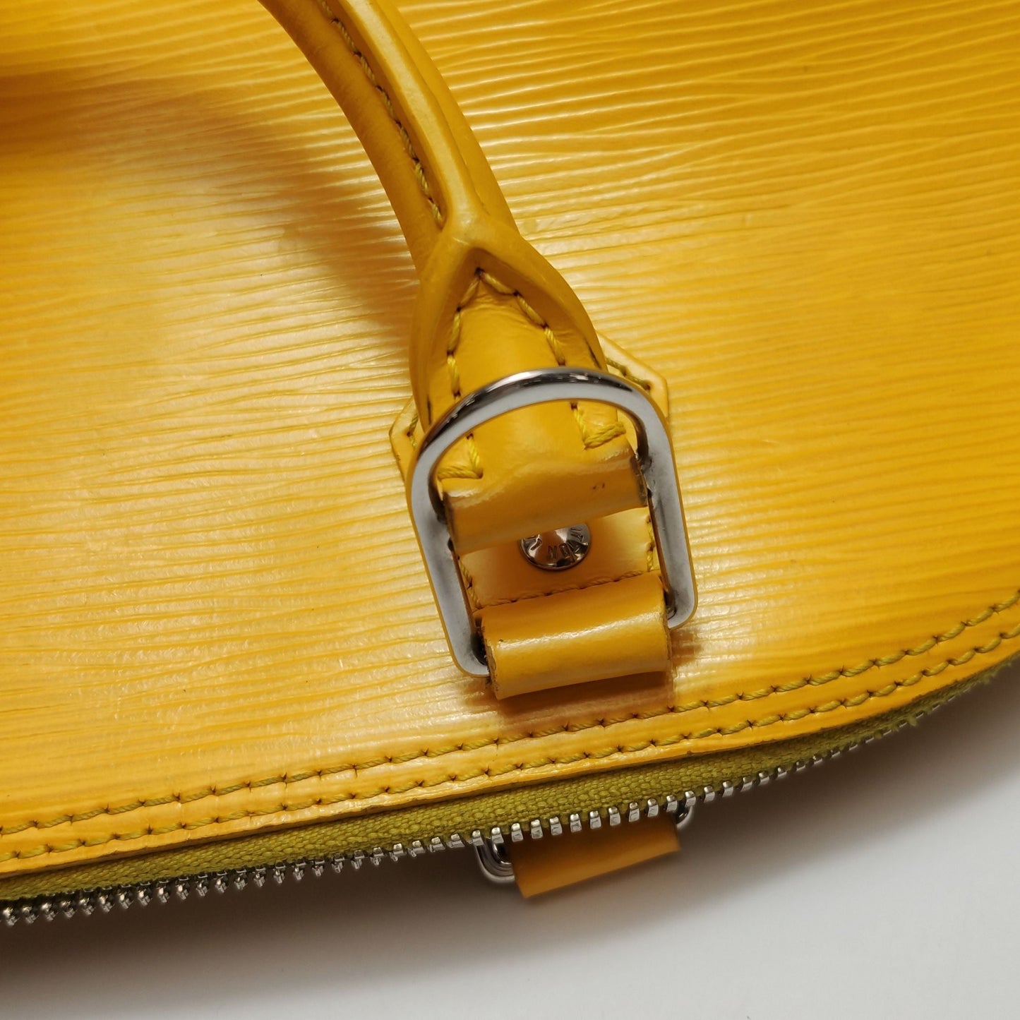 Preloved GLM-Alma Small Leather Solid Shell Handbag 250505781179384