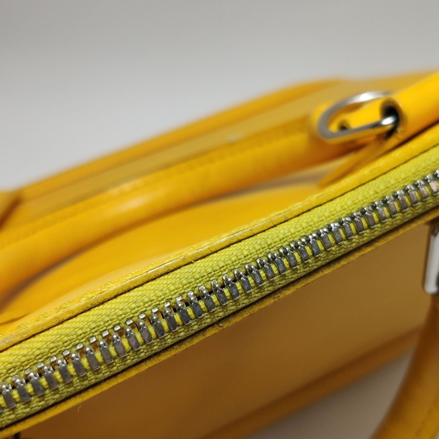 Preloved GLM-Alma Small Leather Solid Shell Handbag 250505781179384