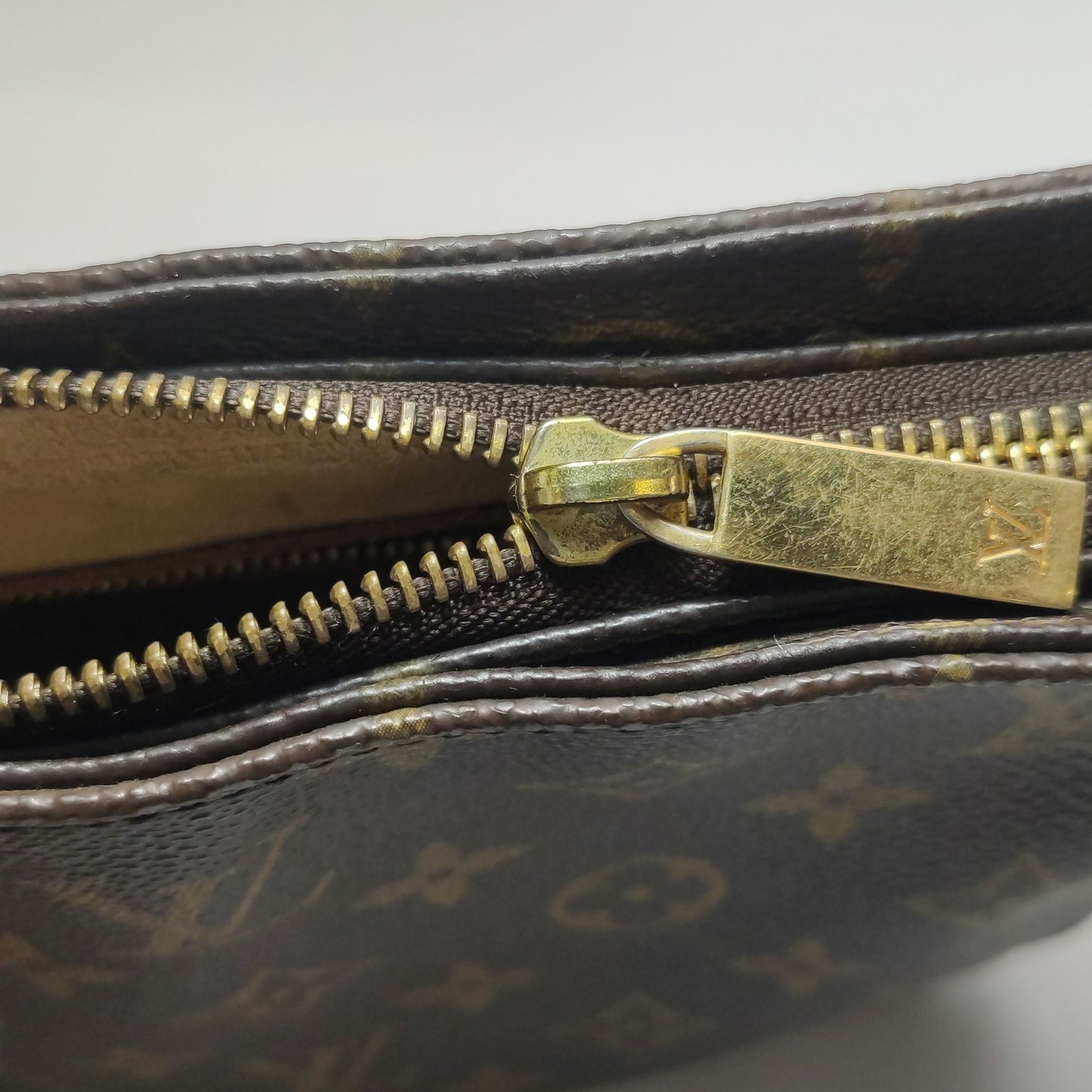 Preloved GLM-Looping Medium Monogram Shoulder Bag 250502781175032